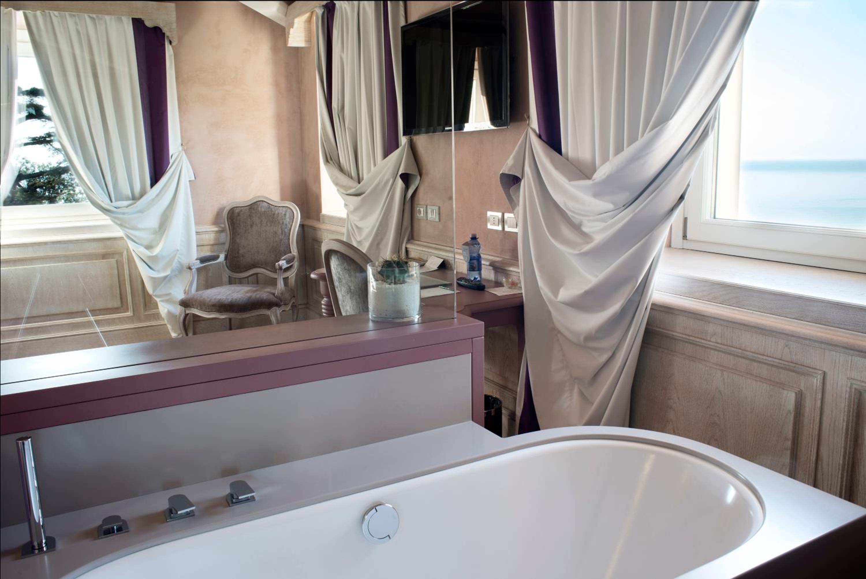 Prestige Double Room with Sea View - Photo 11