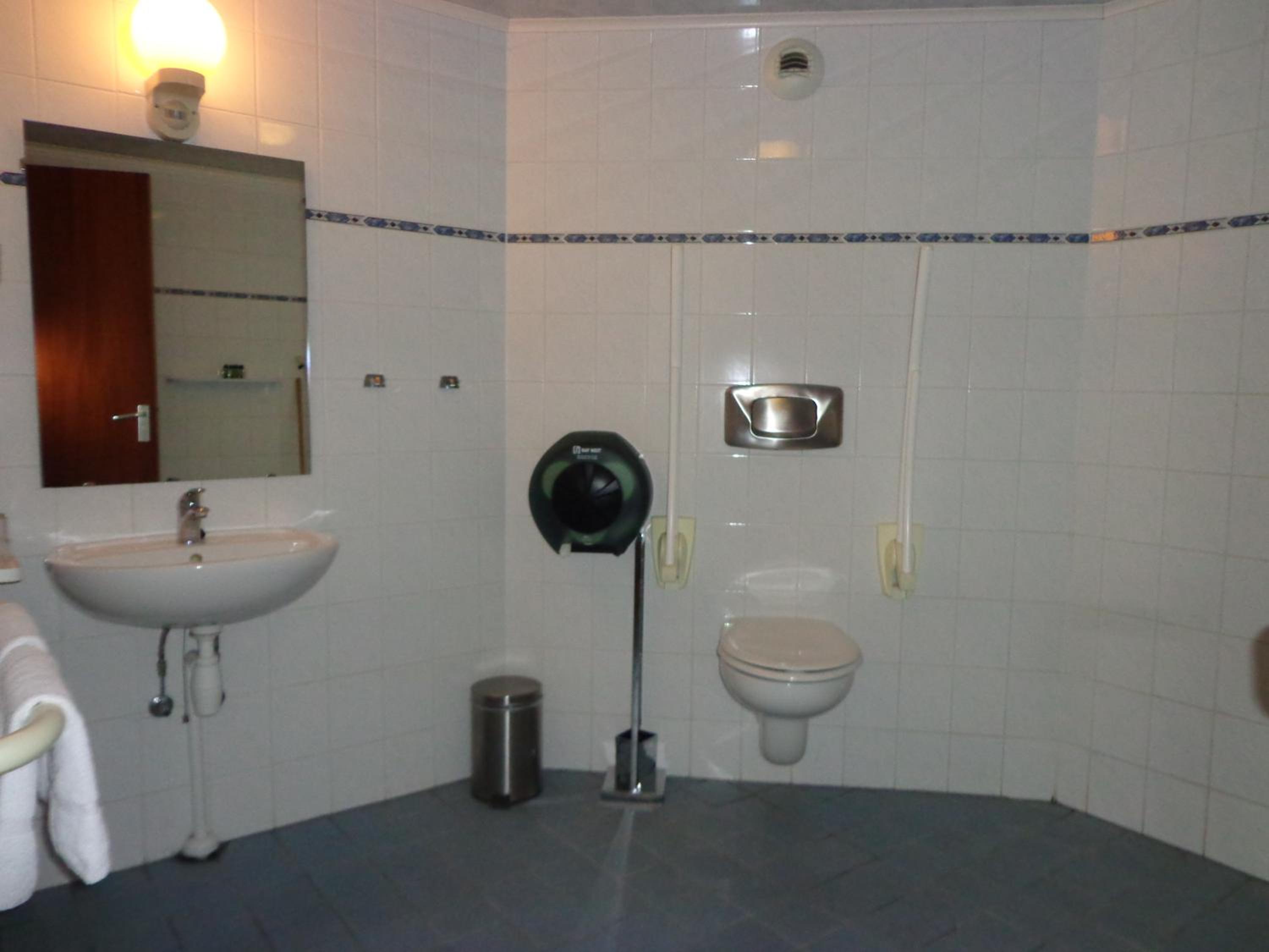 Standard Triple Room - Photo 4