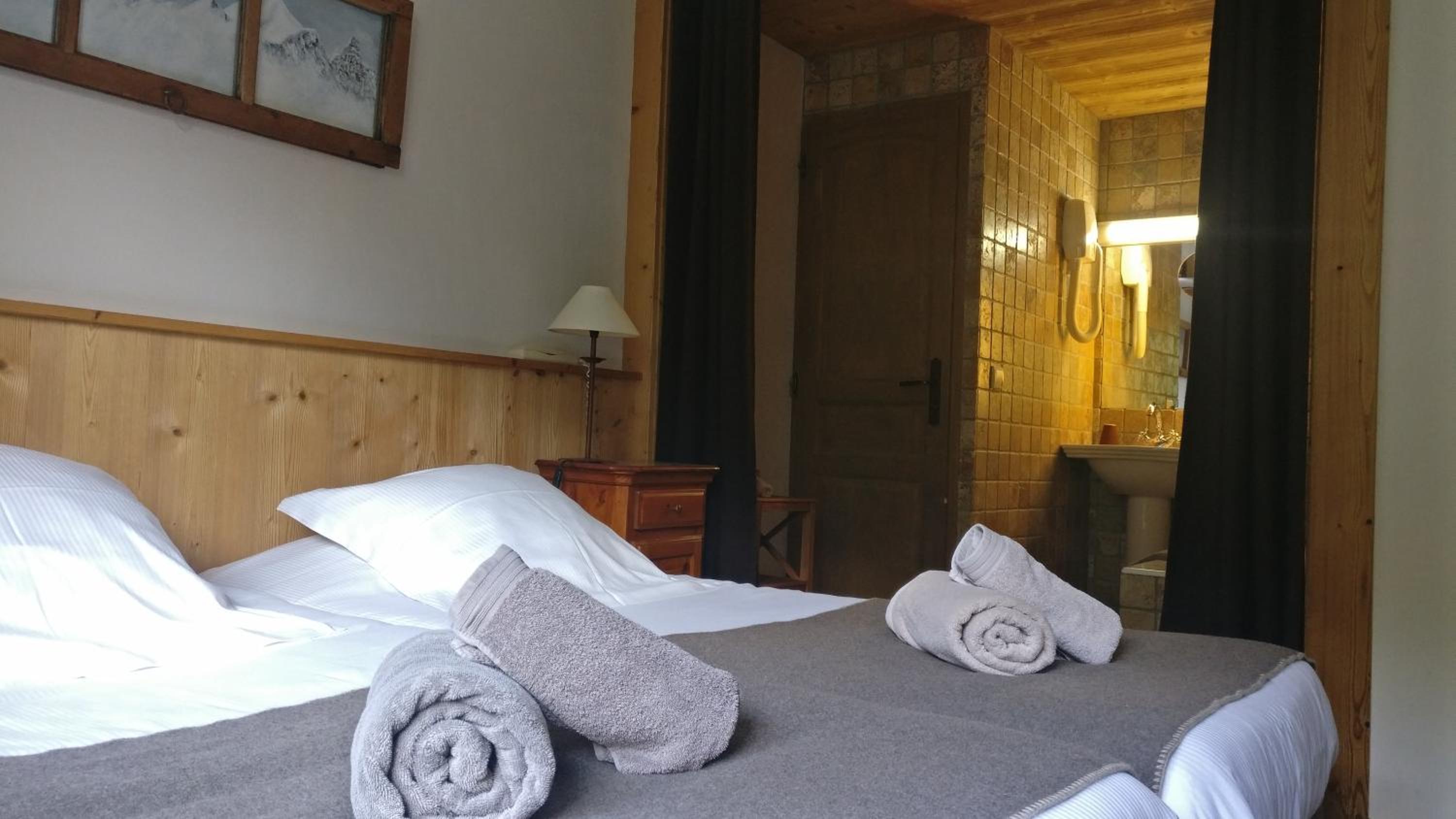 Twin Room with Bath photo 3