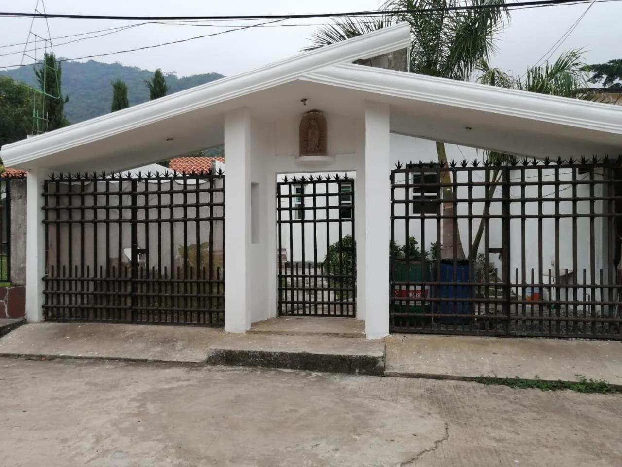 Three-Bedroom House photo 3