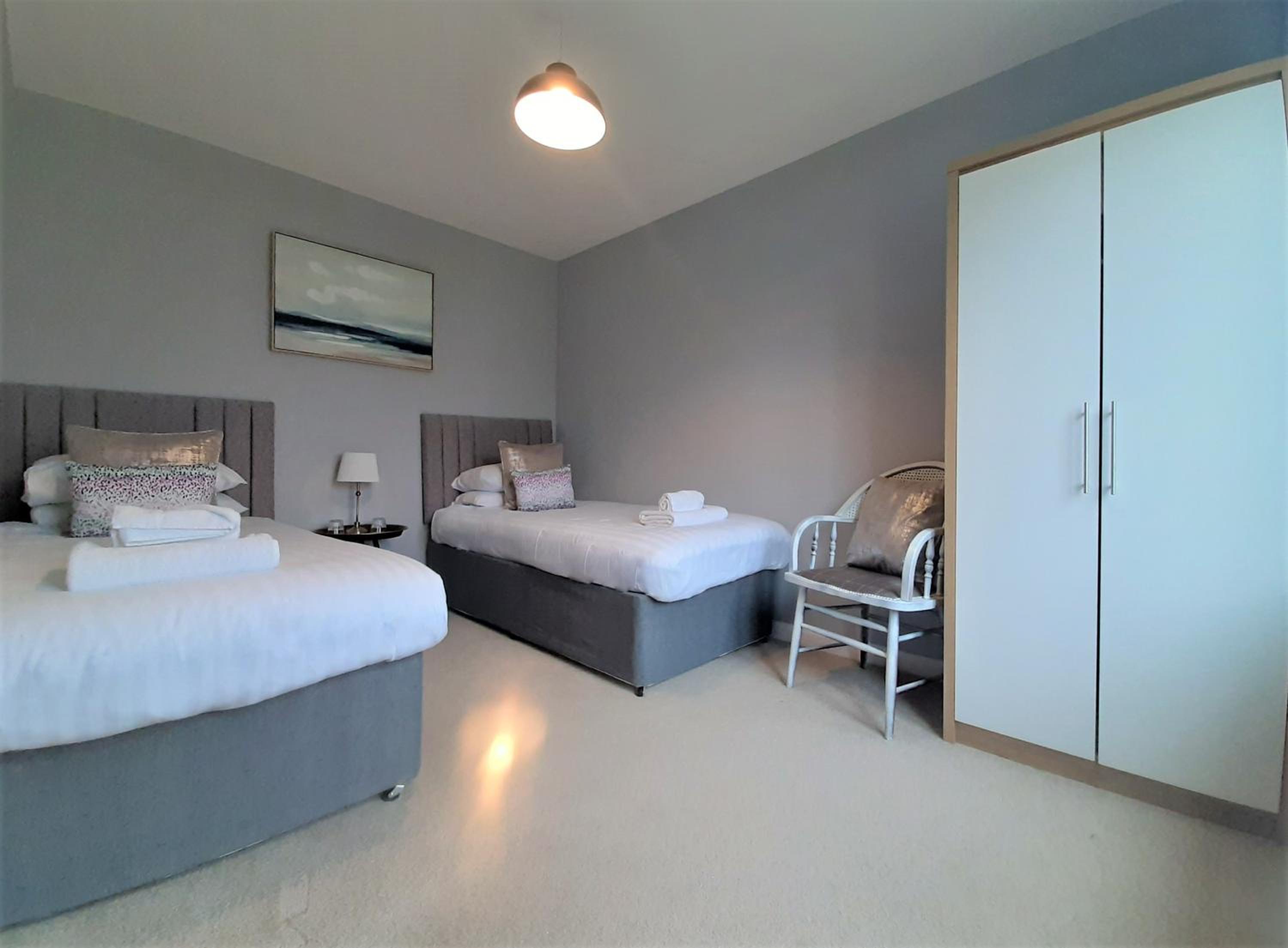 Apartment with Lake View - Photo 6