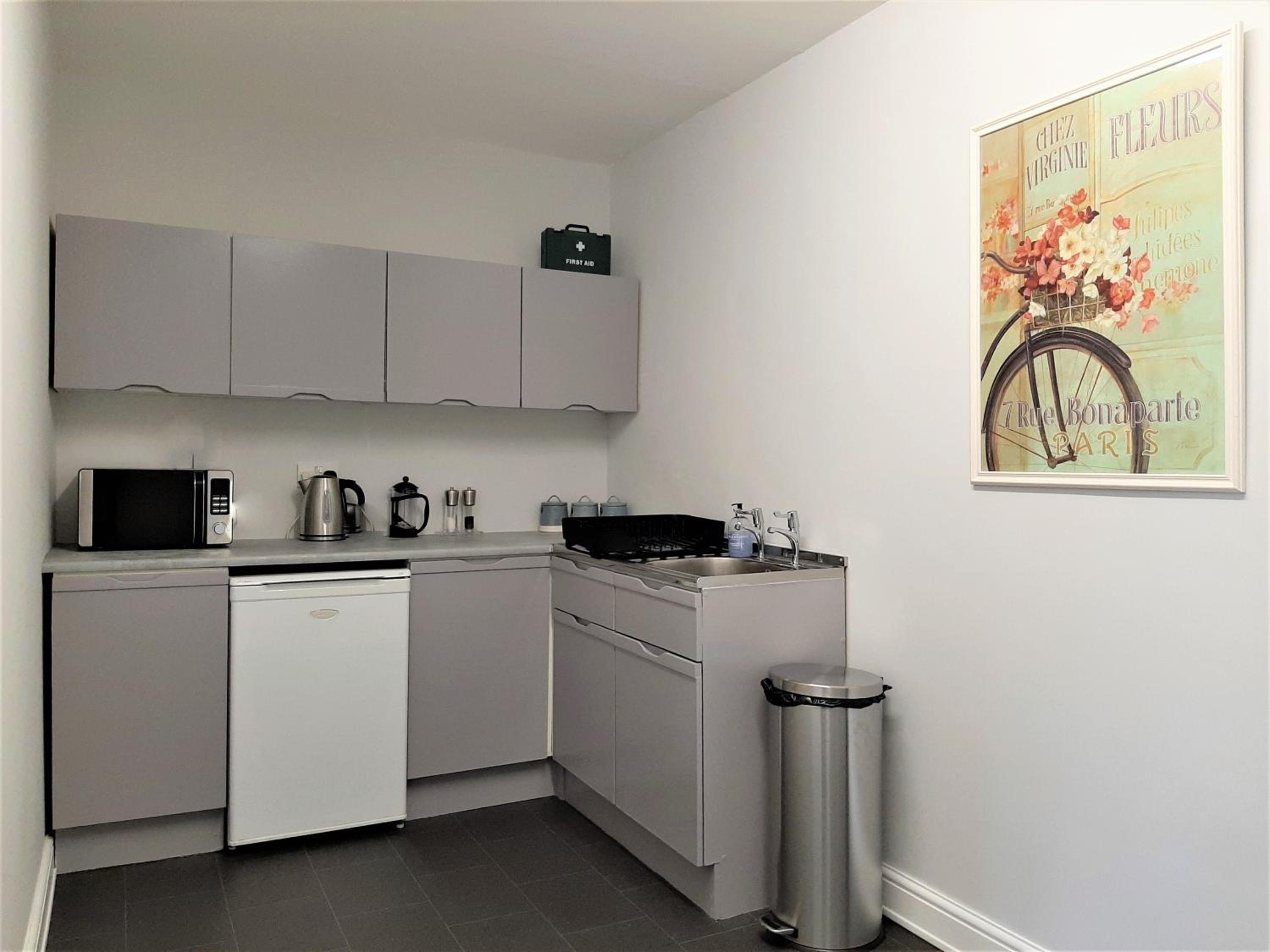 Apartment with Lake View - Photo 5