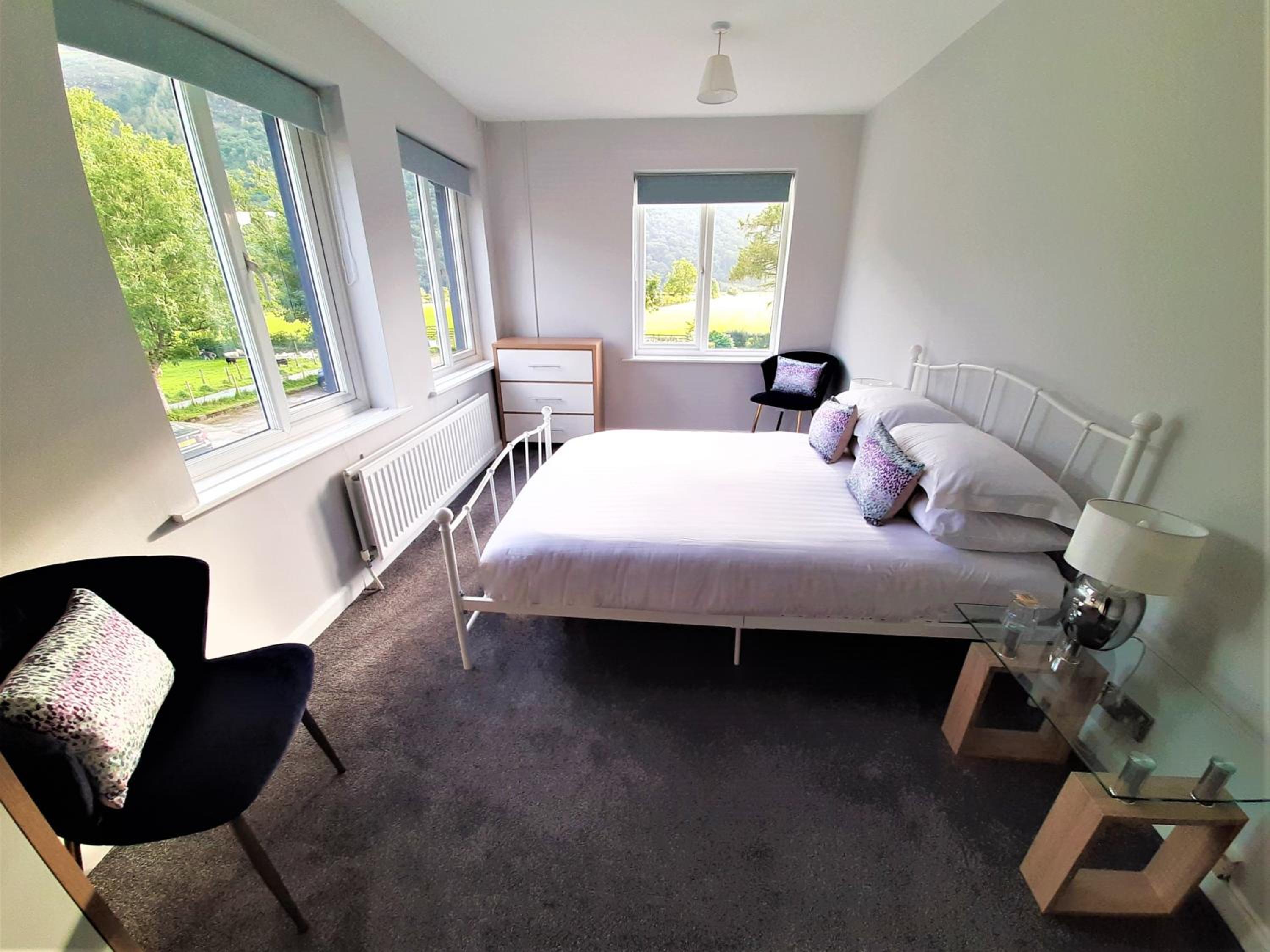 Apartment with Lake View - Photo 1