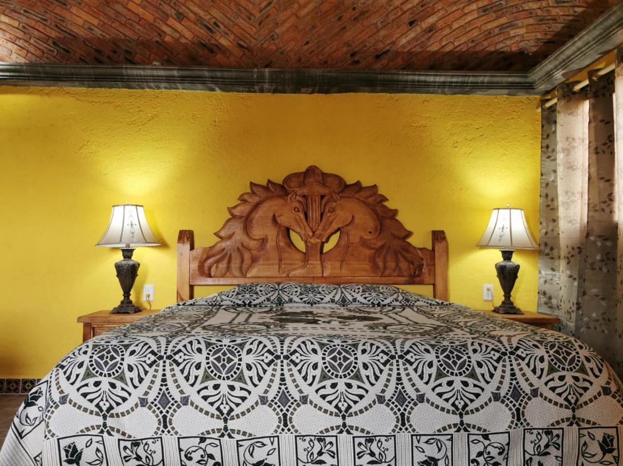 Large Double Room - Photo 1