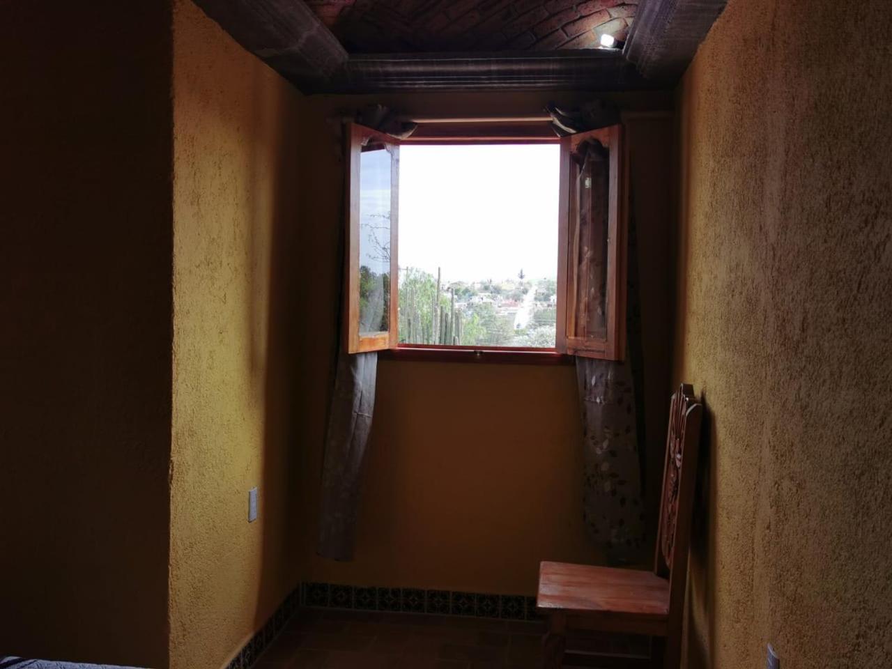 Large Double Room - Photo 2
