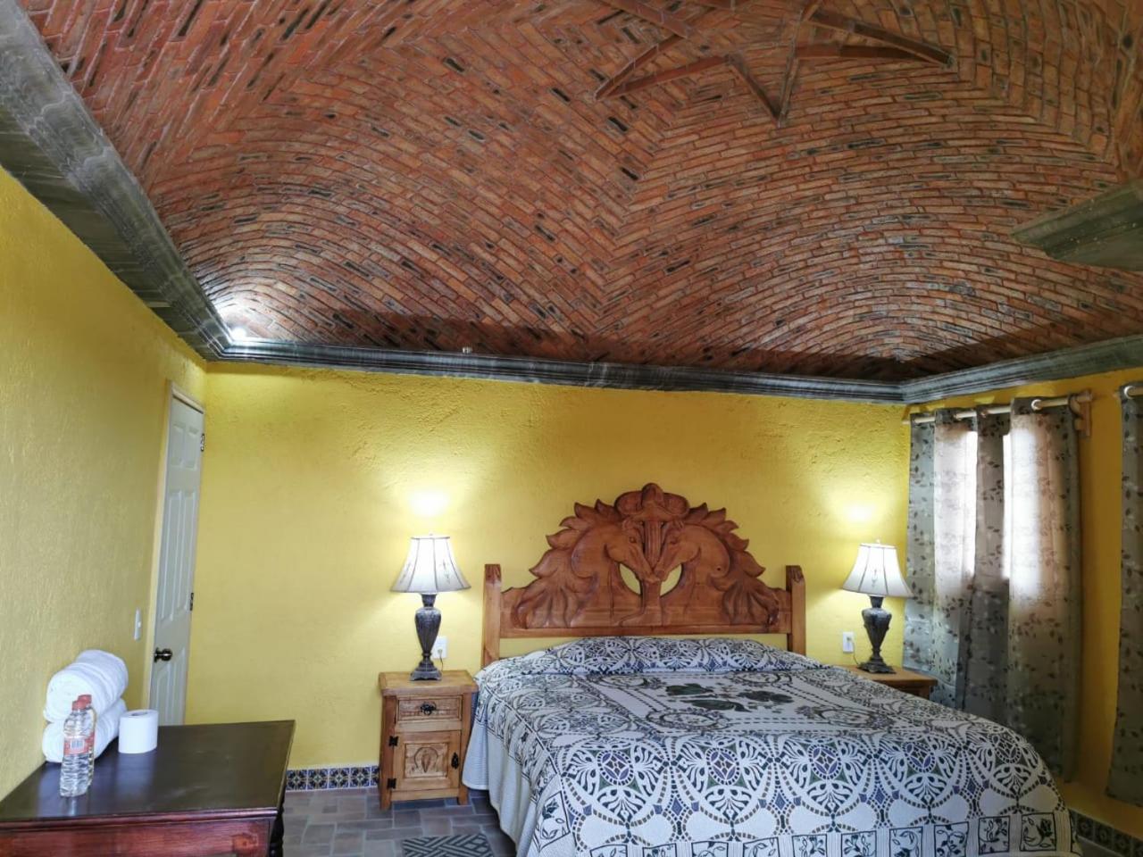 Large Double Room - Photo 10