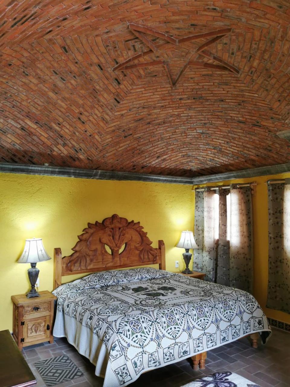 Large Double Room - Photo 9