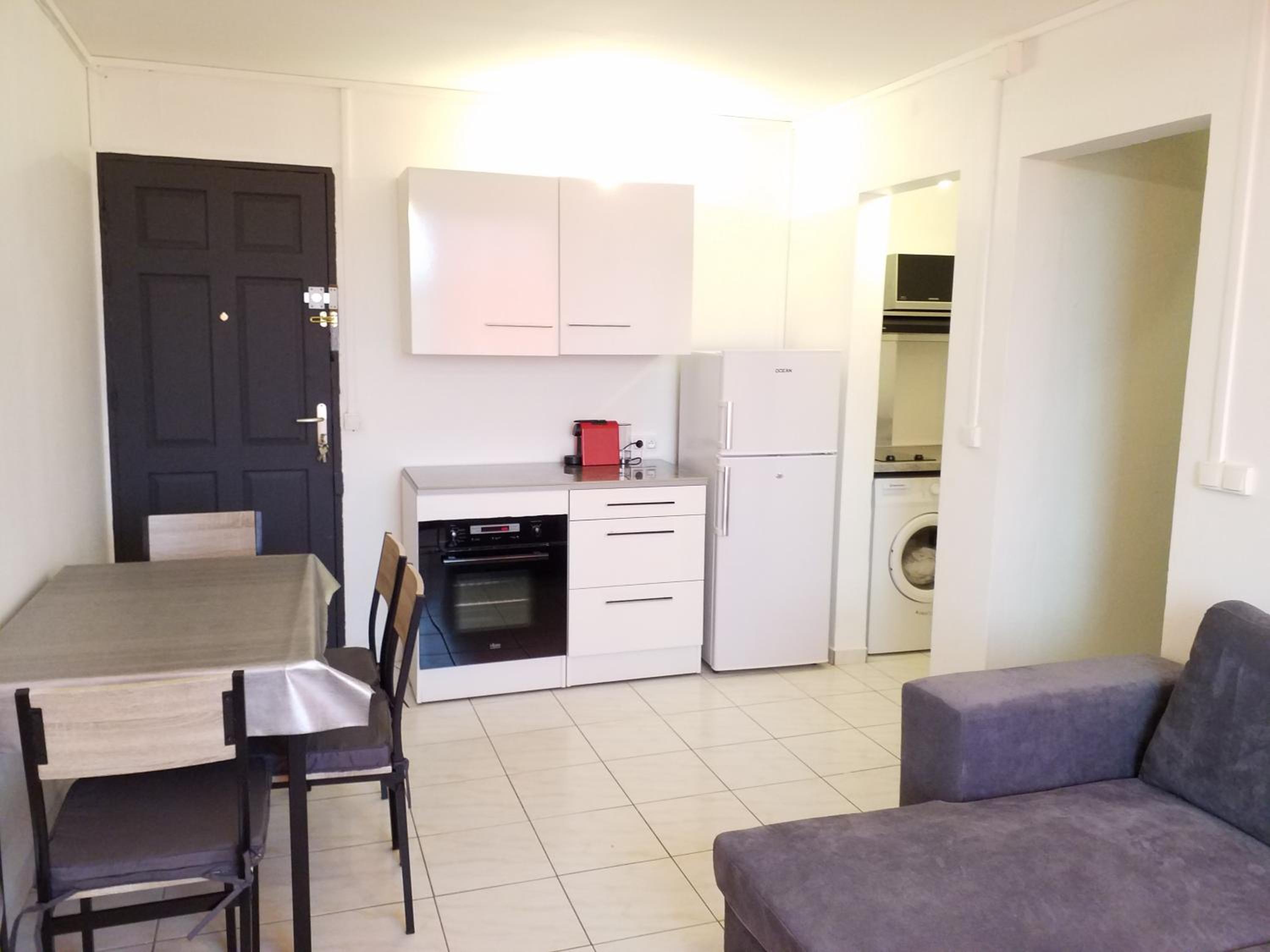 One-Bedroom Apartment photo 2