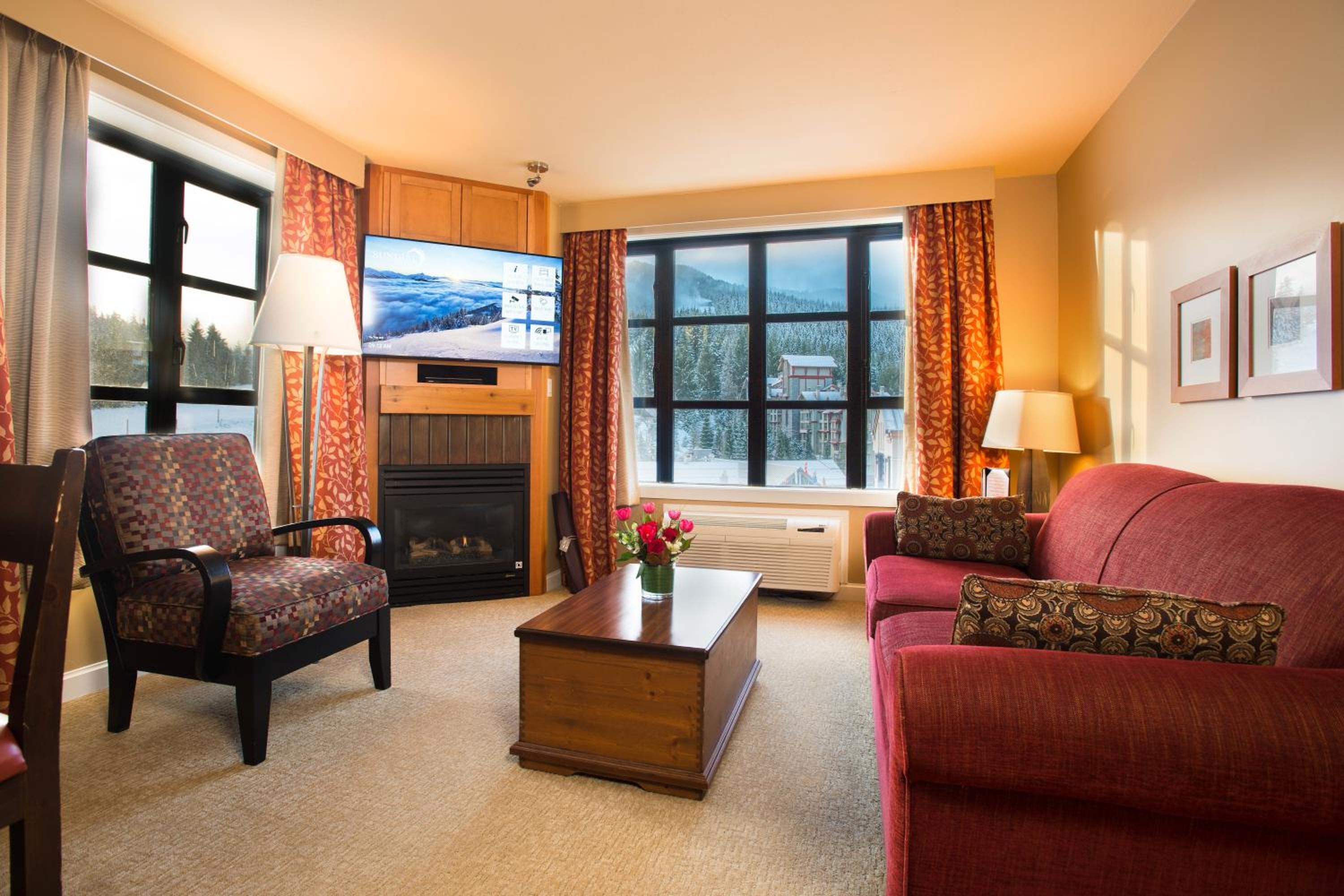 One-Bedroom Suite with Mountain View - Photo 4
