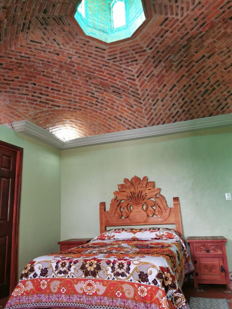 Standard Double Room - Photo 12