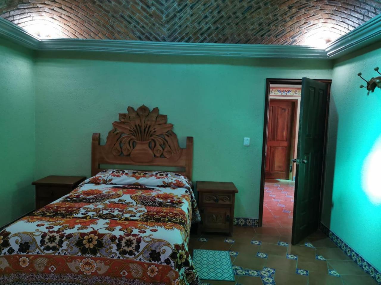 Standard Double Room - Photo 9