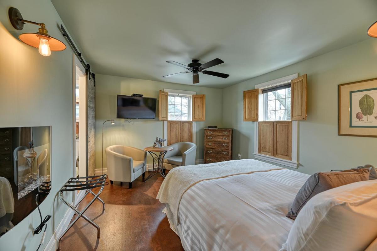 Double Room with Private Bathroom