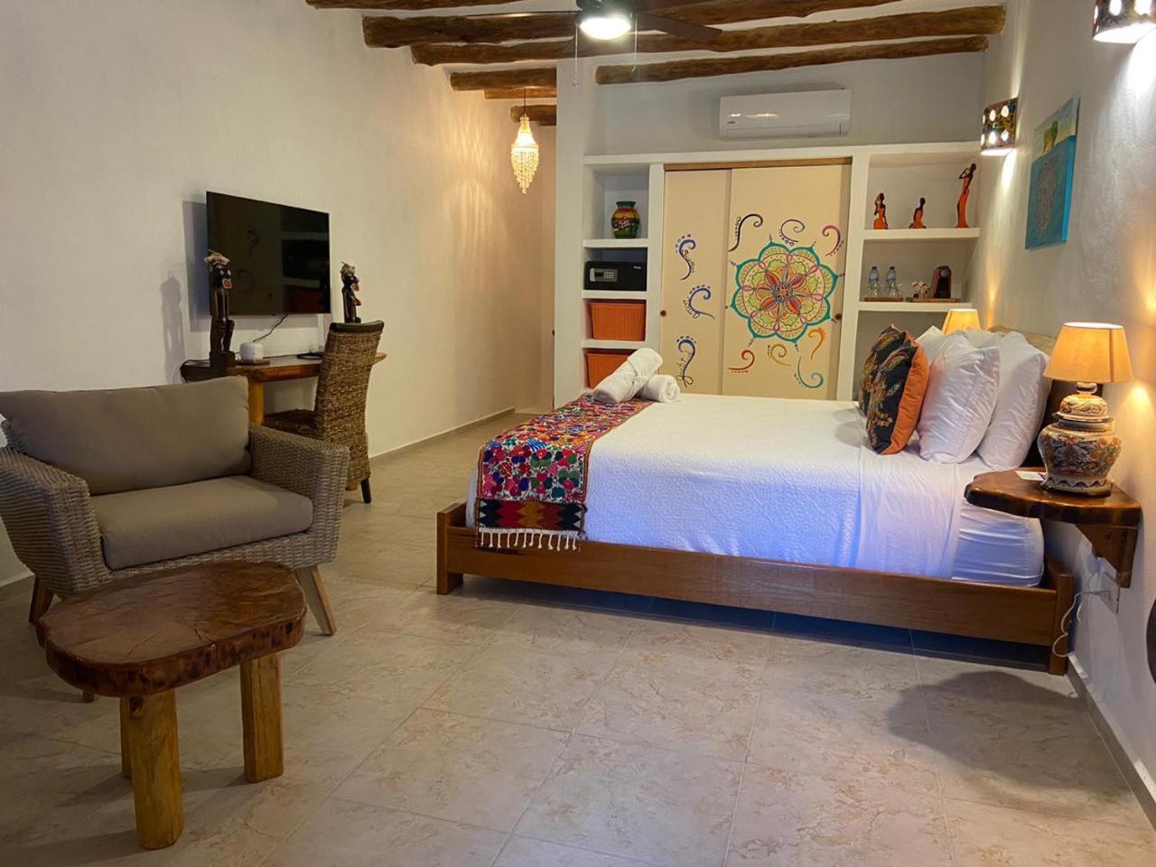 Junior Suite with Pool View - Photo 6