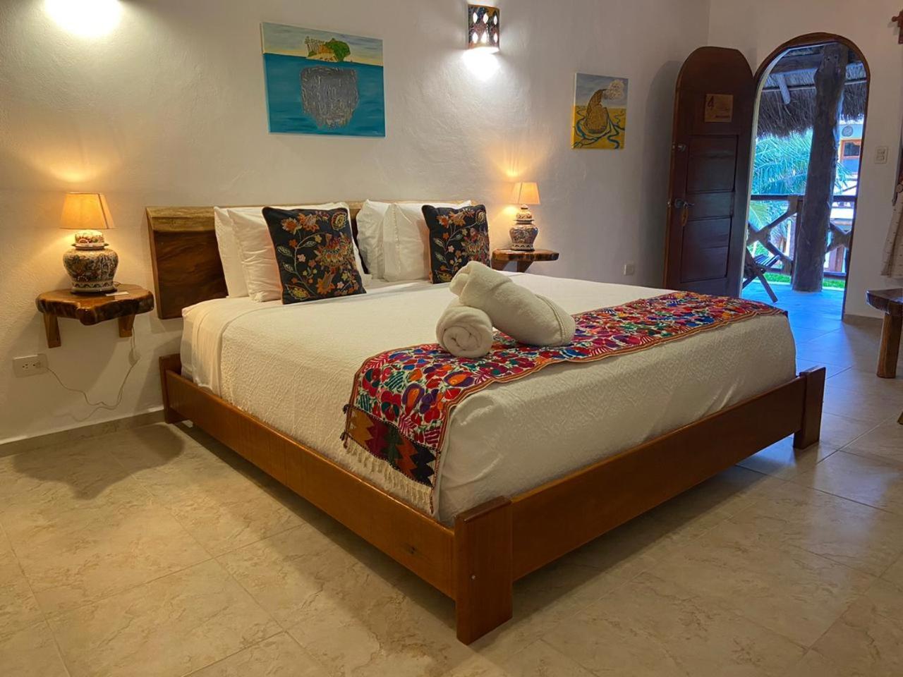 Junior Suite with Pool View - Photo 9