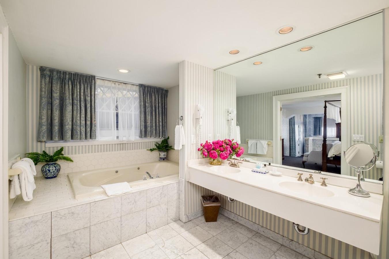 Luxury King Room photo 2