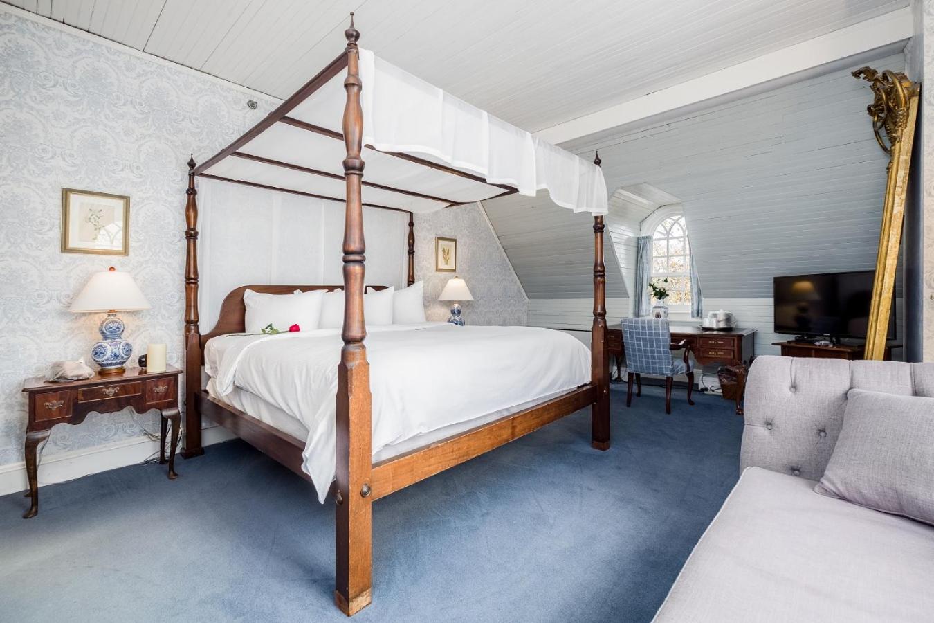 Deluxe King Room photo 1