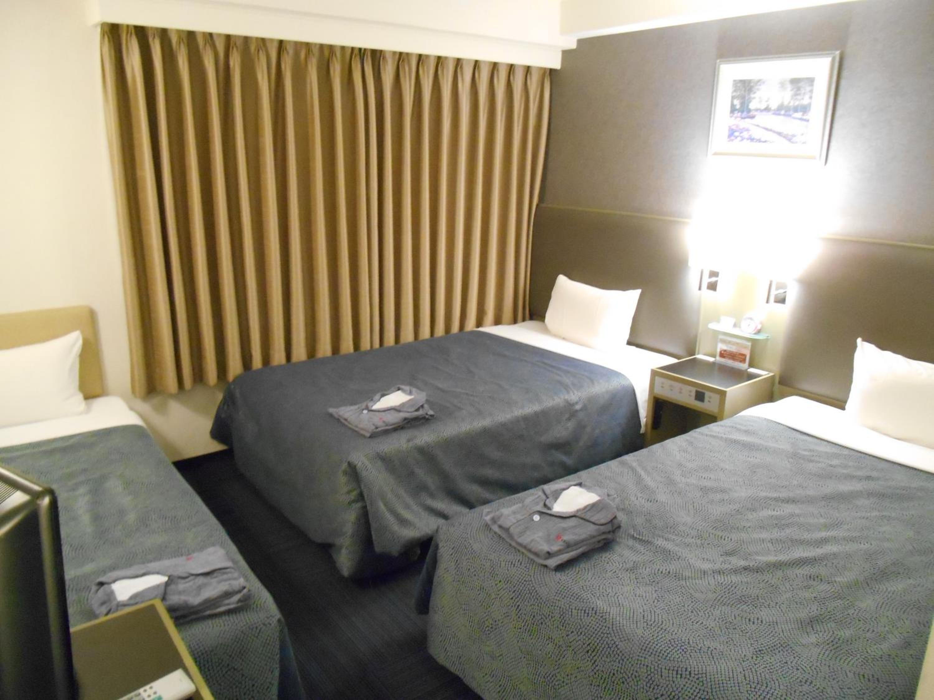 Twin Room with Extra Bed photo 1