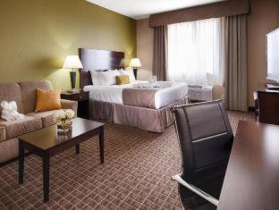 Queen Suite with Two Queen Beds - Disability Access photo 3