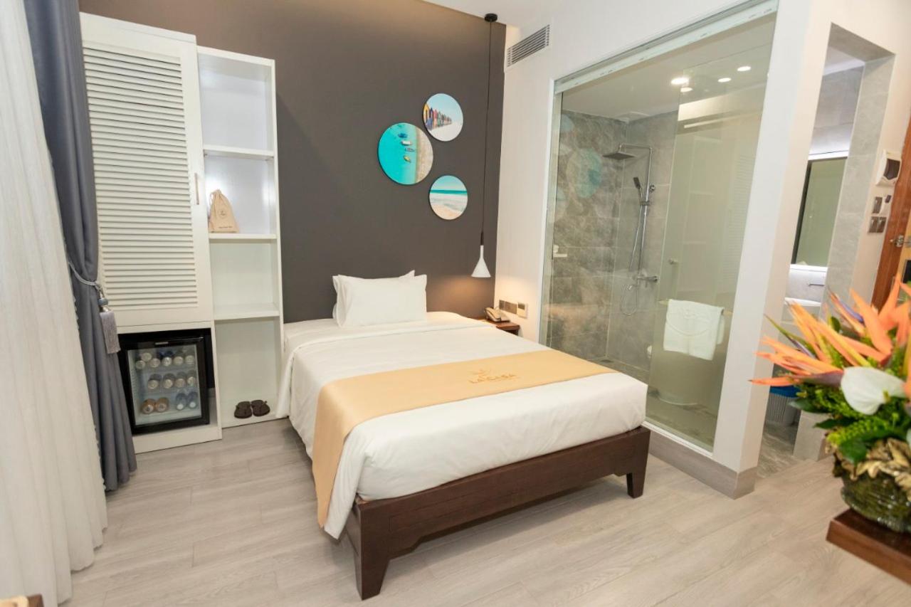 Twin Room with Bath - Photo 12