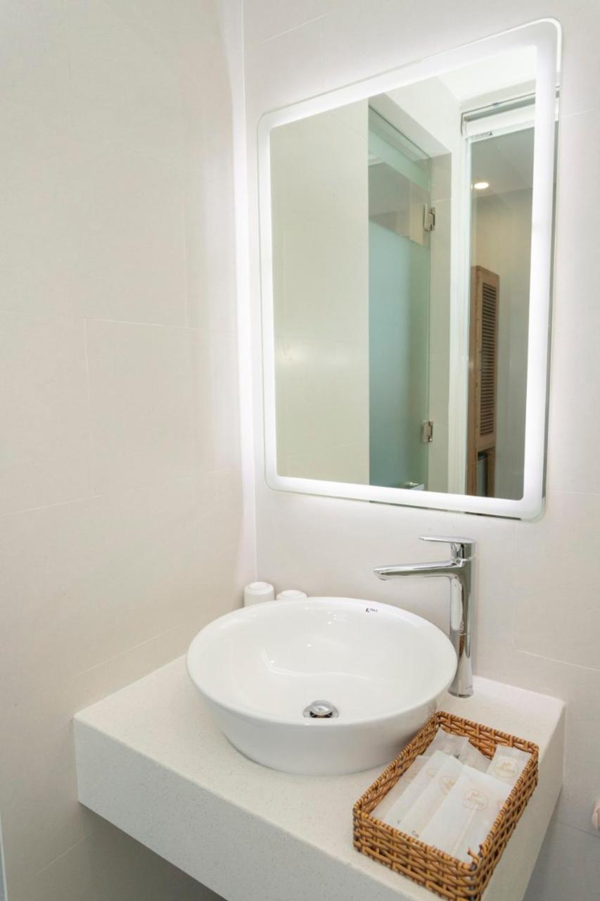 Deluxe Double Room - Photo 9