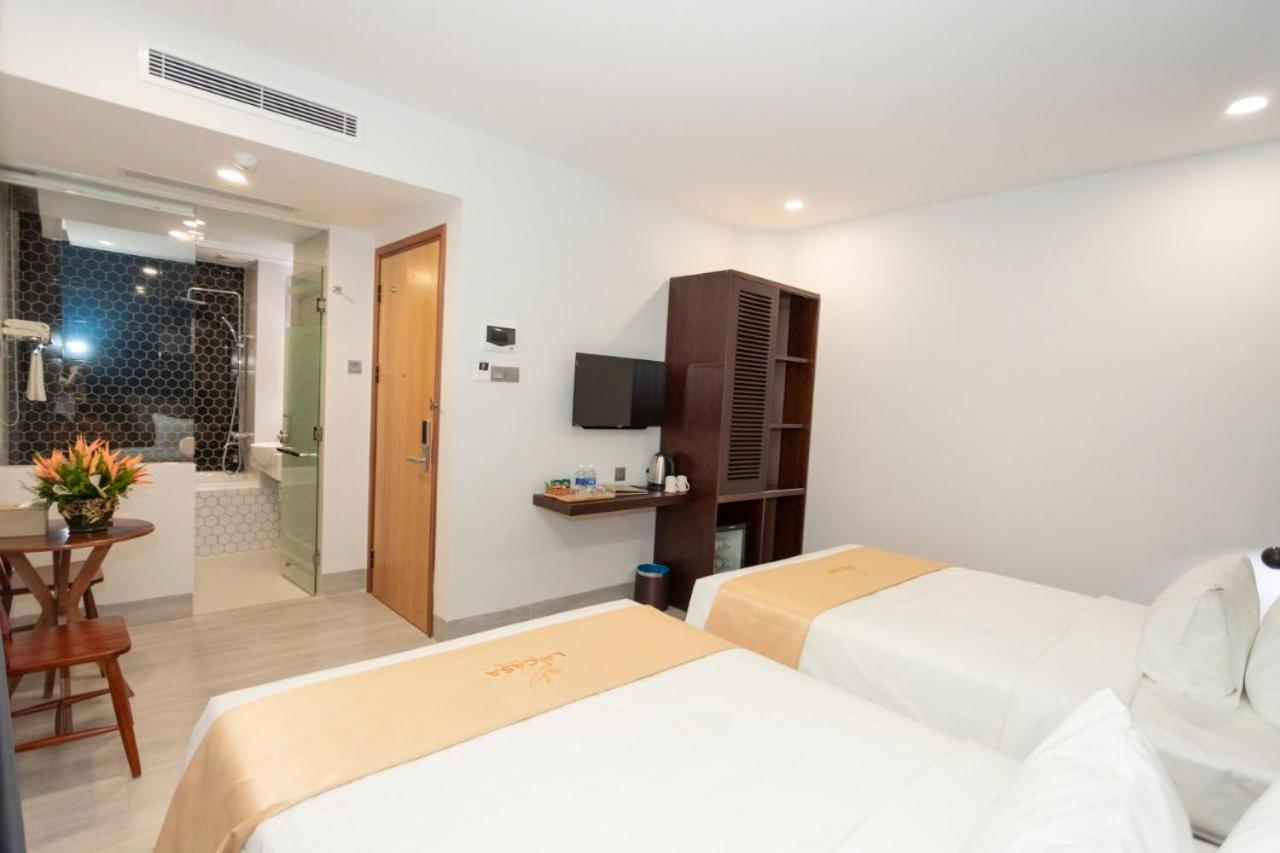 Twin Room with Bath - Photo 10
