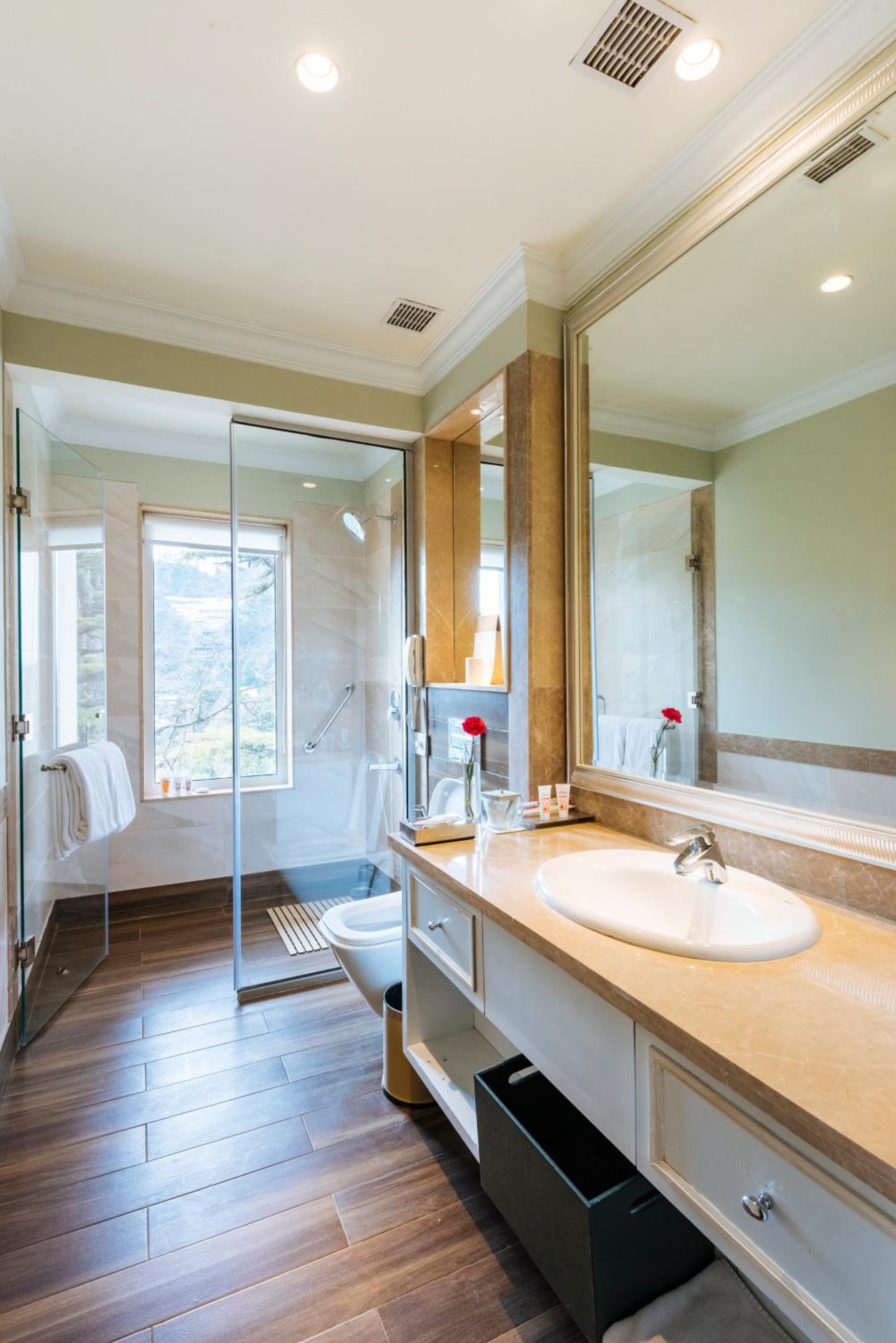 Premium Double Valley View Exclusive Room photo