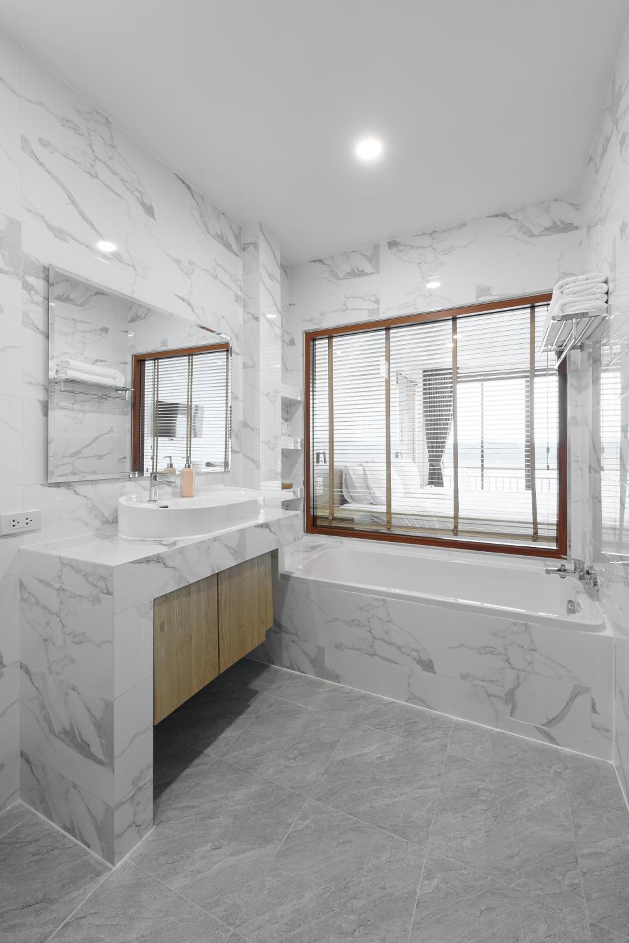 Executive Suite - Photo 7