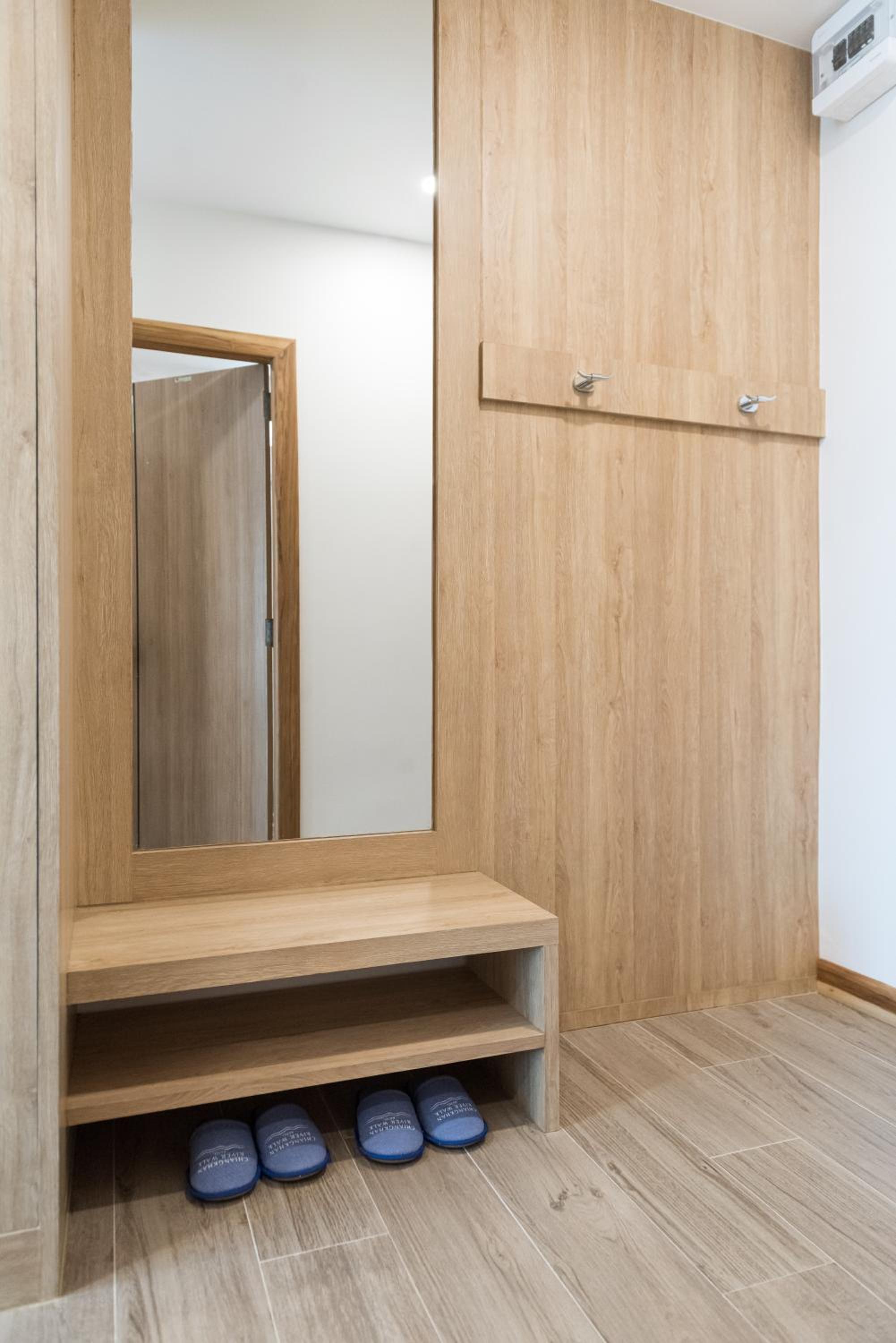 Executive Suite - Photo 4
