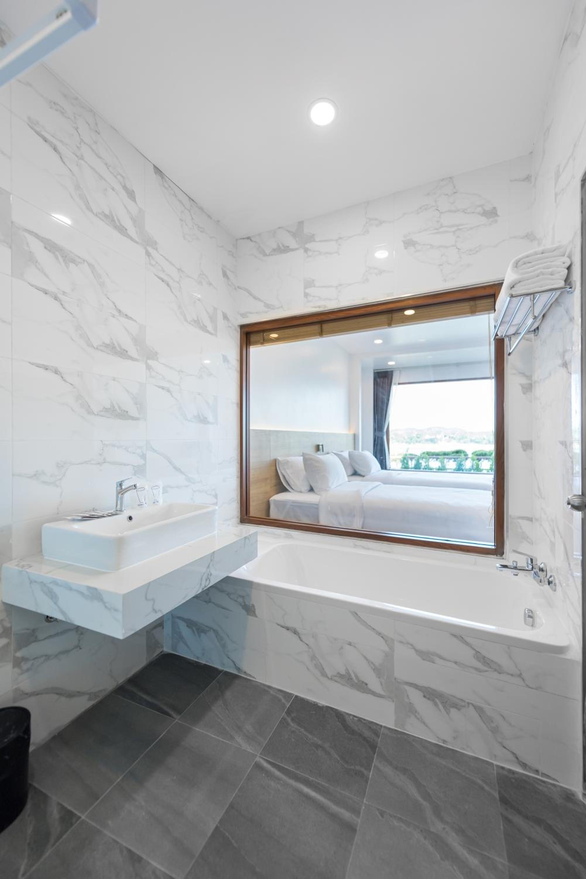 Executive Twin Room - Photo 7