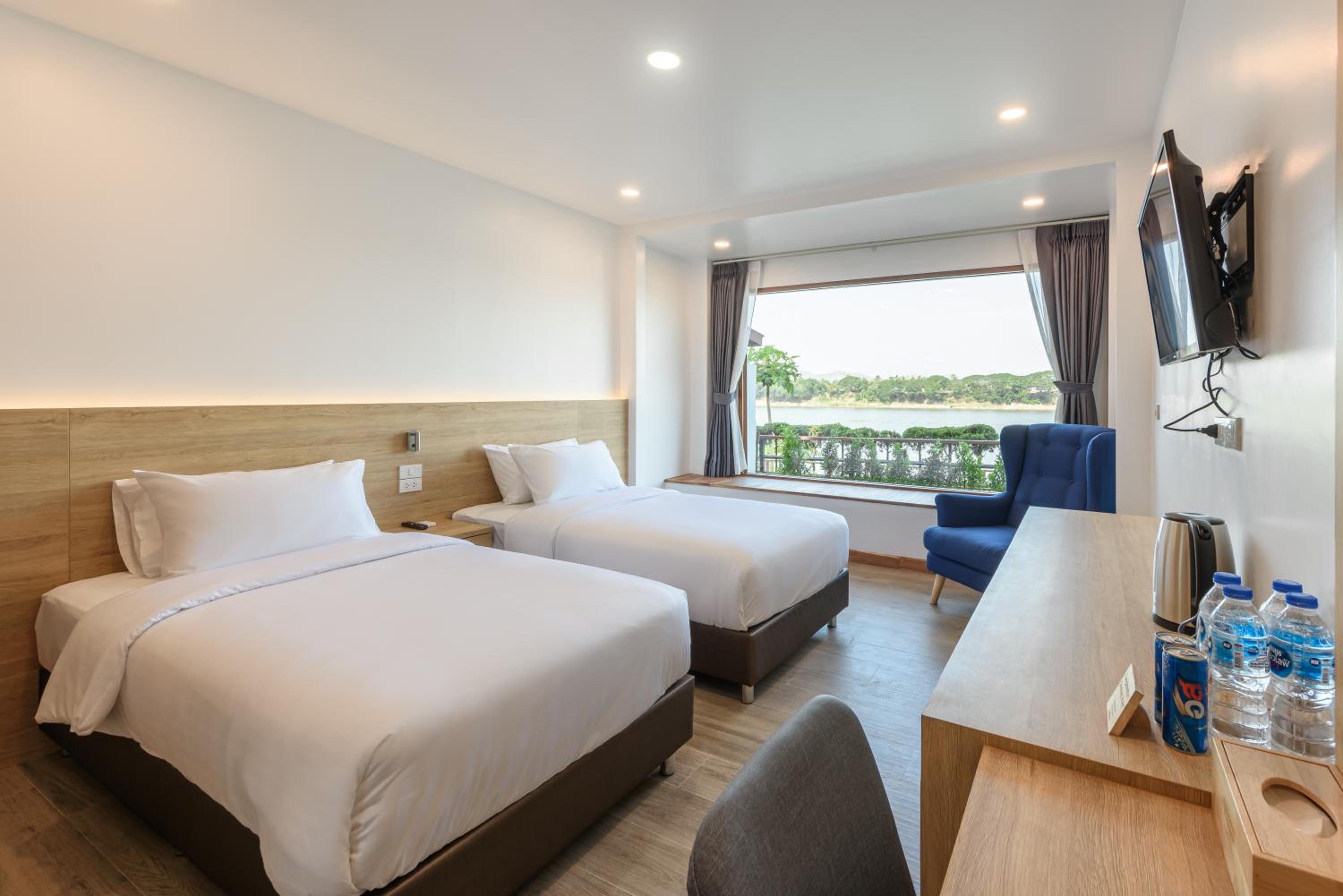 Executive Twin Room - Photo 9