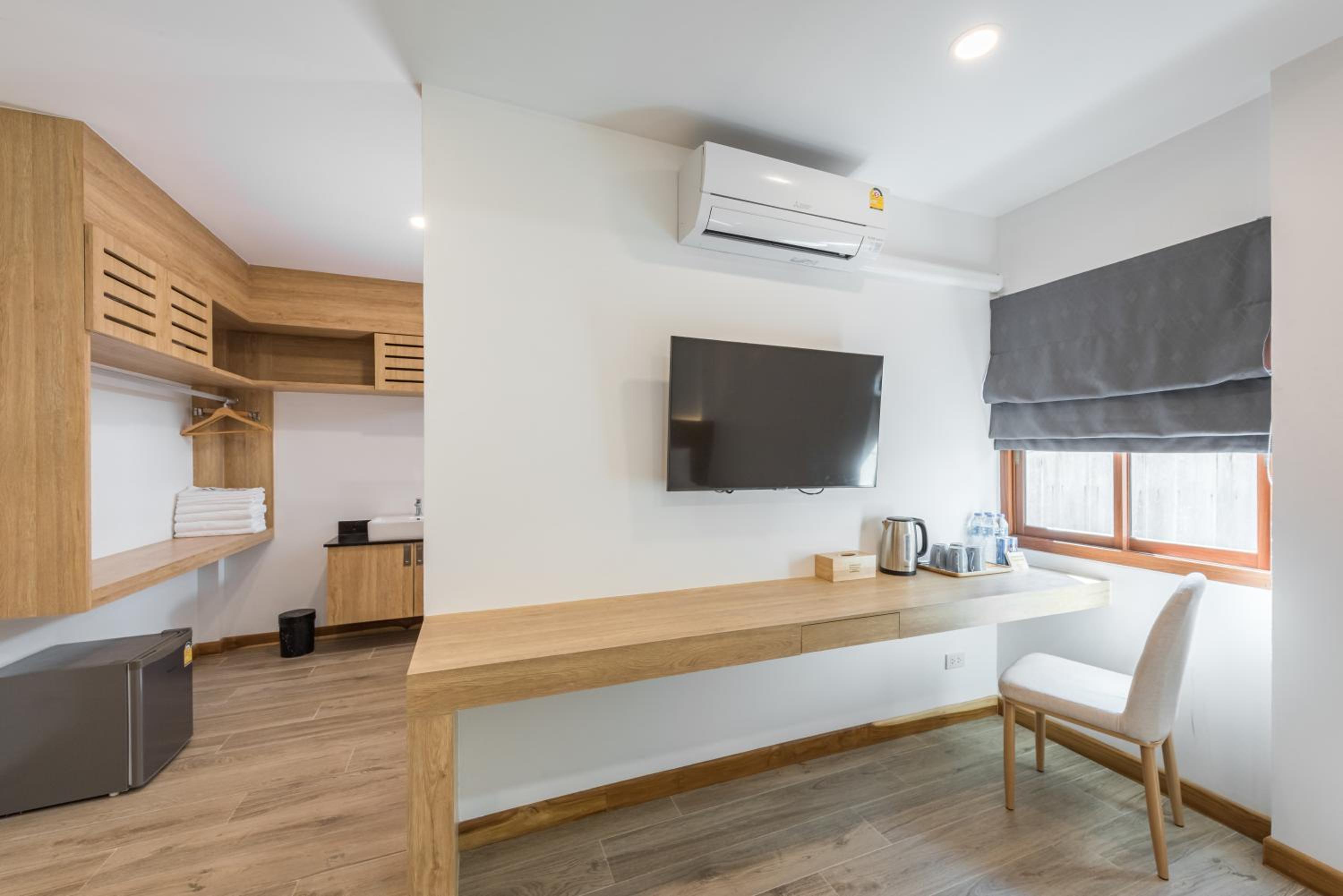 Family Room - Photo 8
