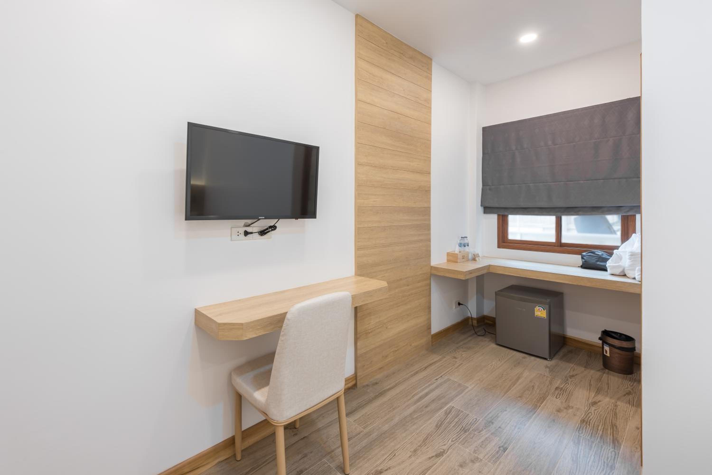 Deluxe King Room - Photo 3