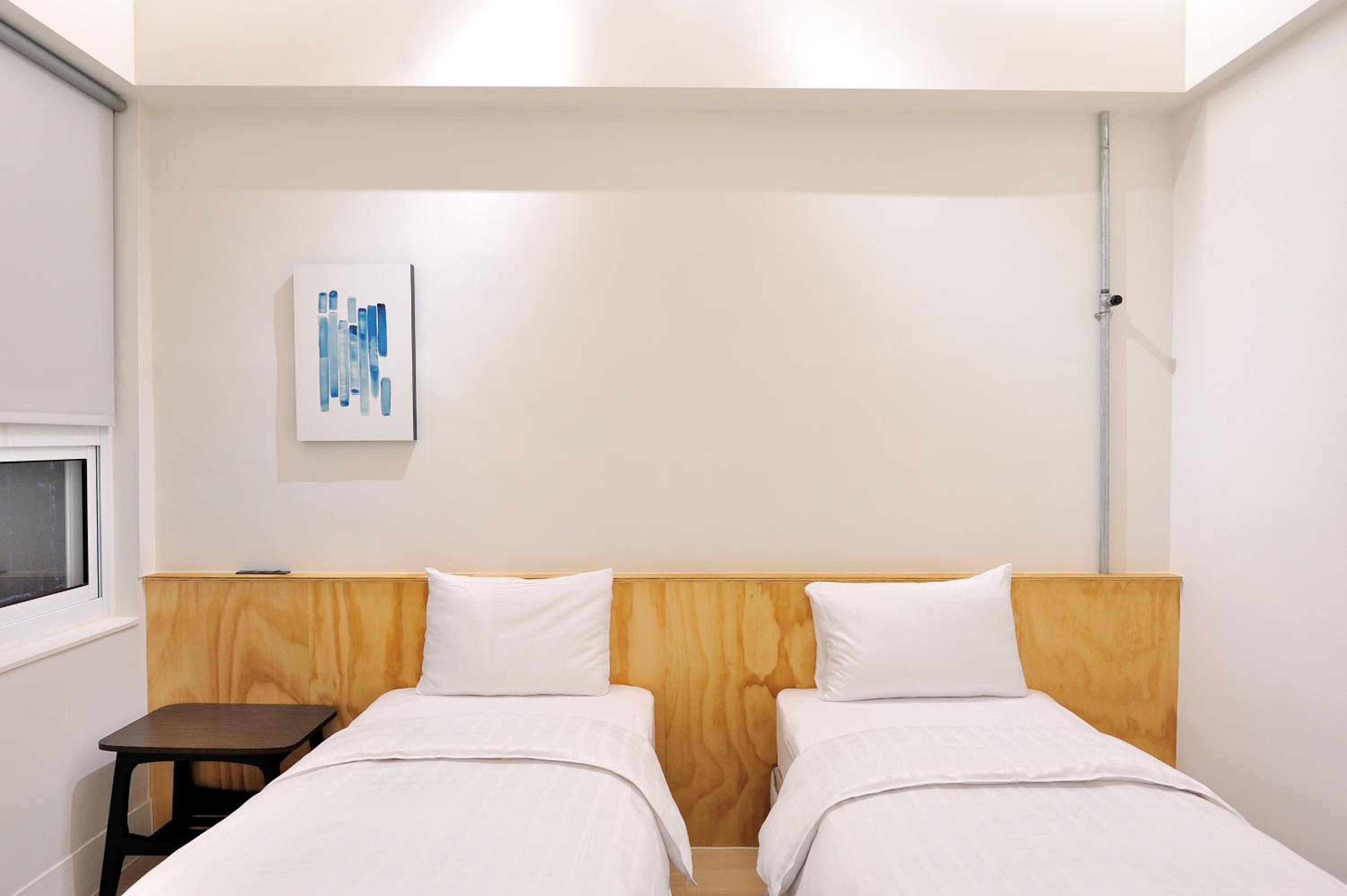 Budget Twin Room - Photo 8