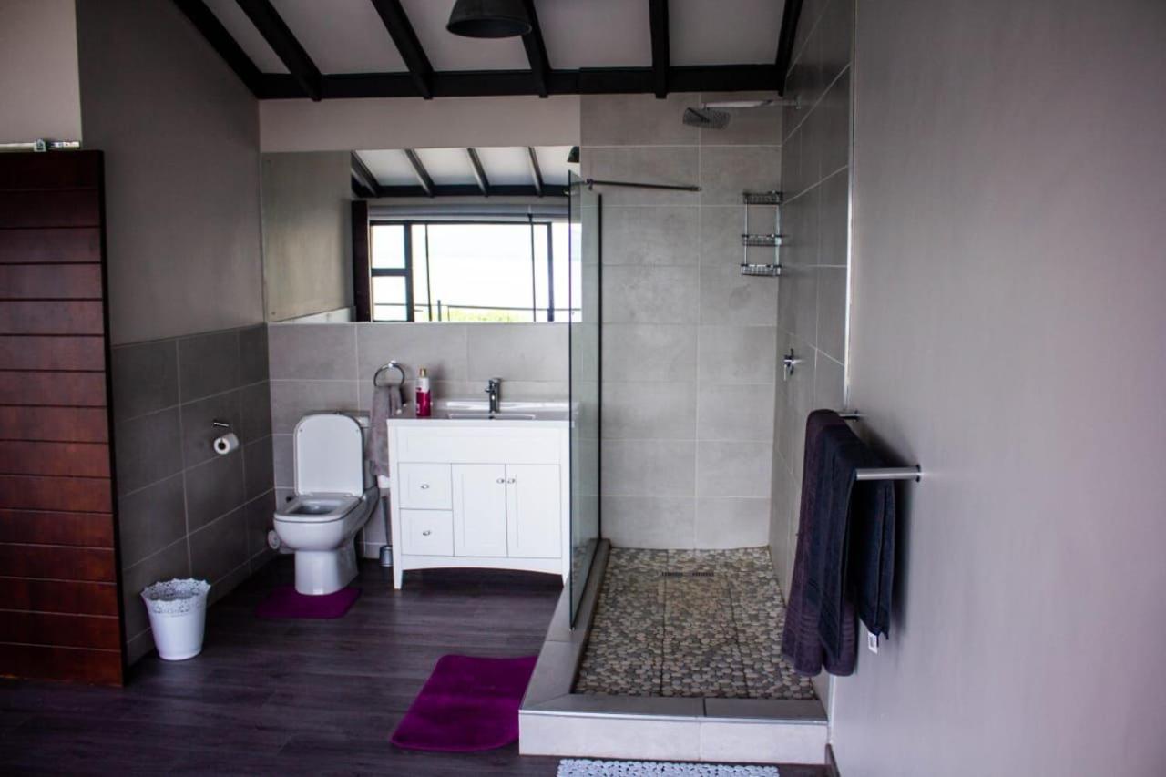 Two-Bedroom House - Photo 11