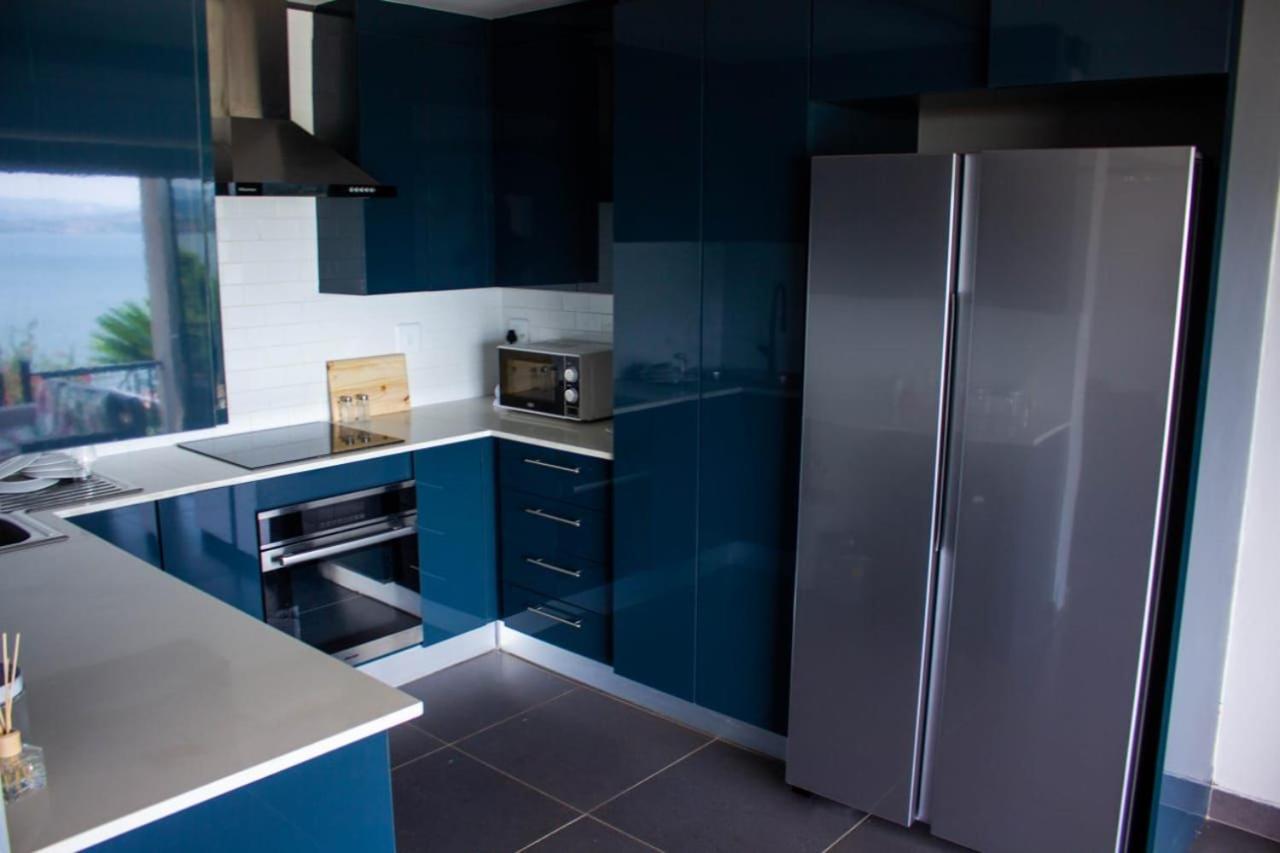 Two-Bedroom House - Photo 2