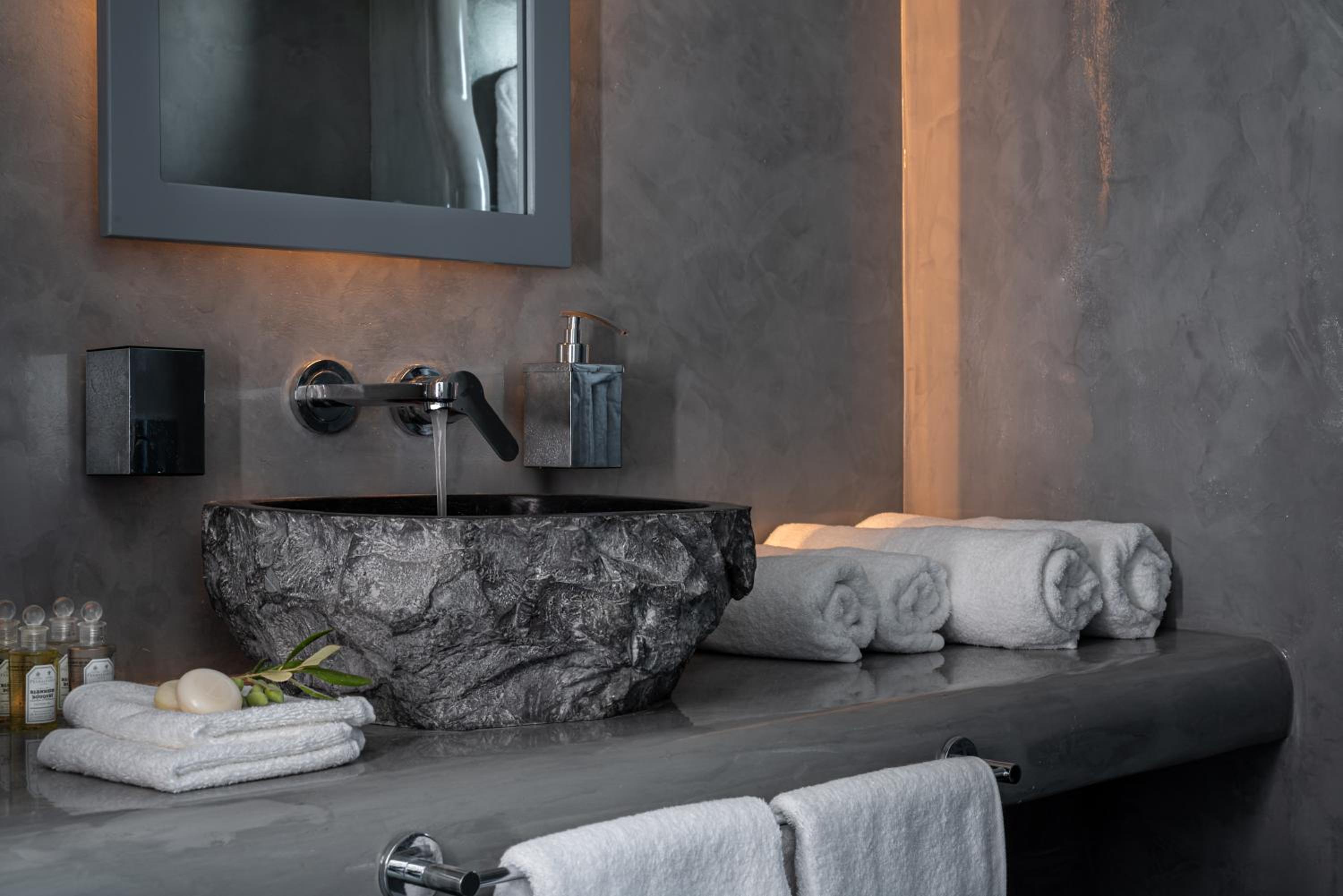 Loft Suite with Outdoor Hot Tub - Photo 16