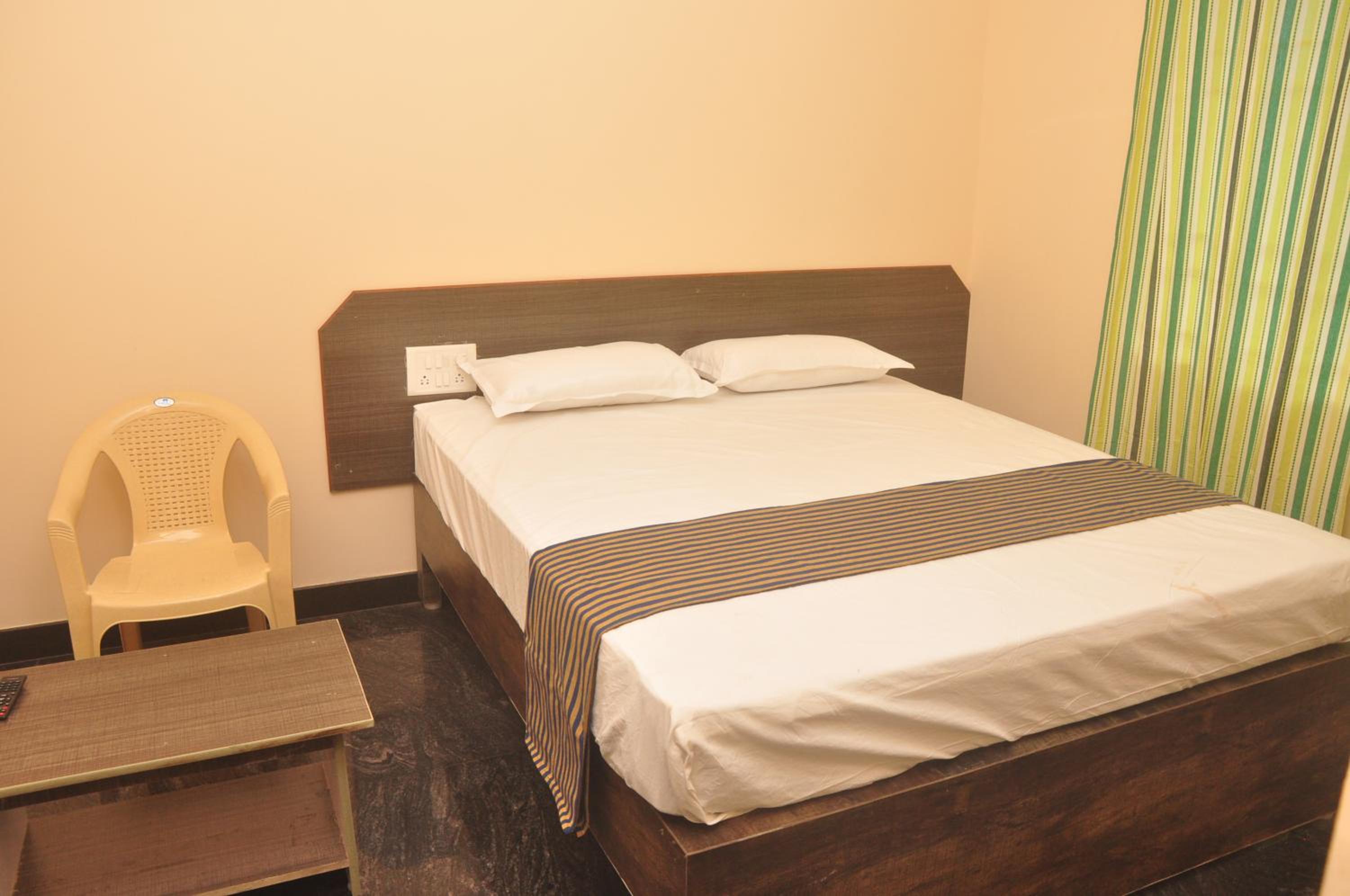 Budget Double Room - Photo 4
