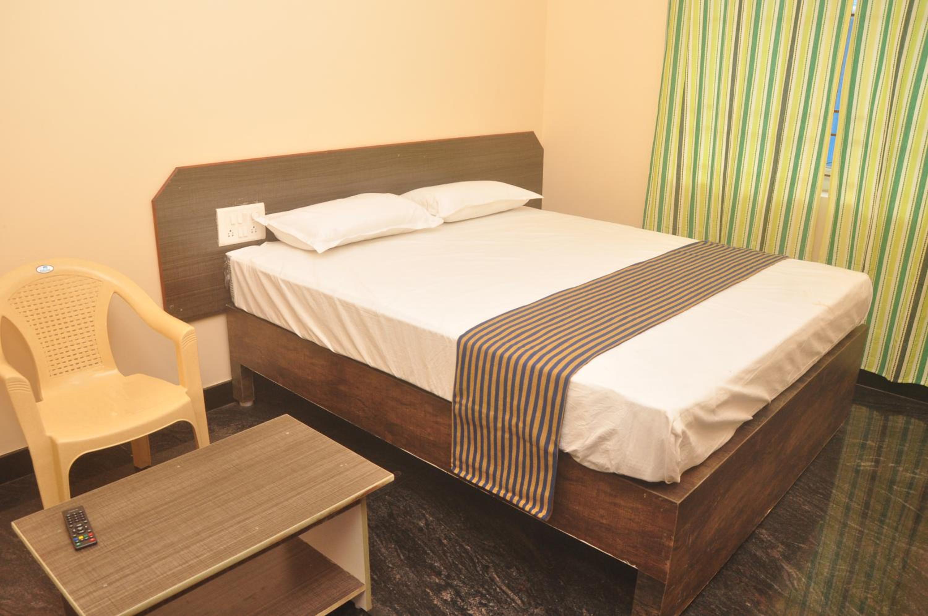 Budget Double Room - Photo 7