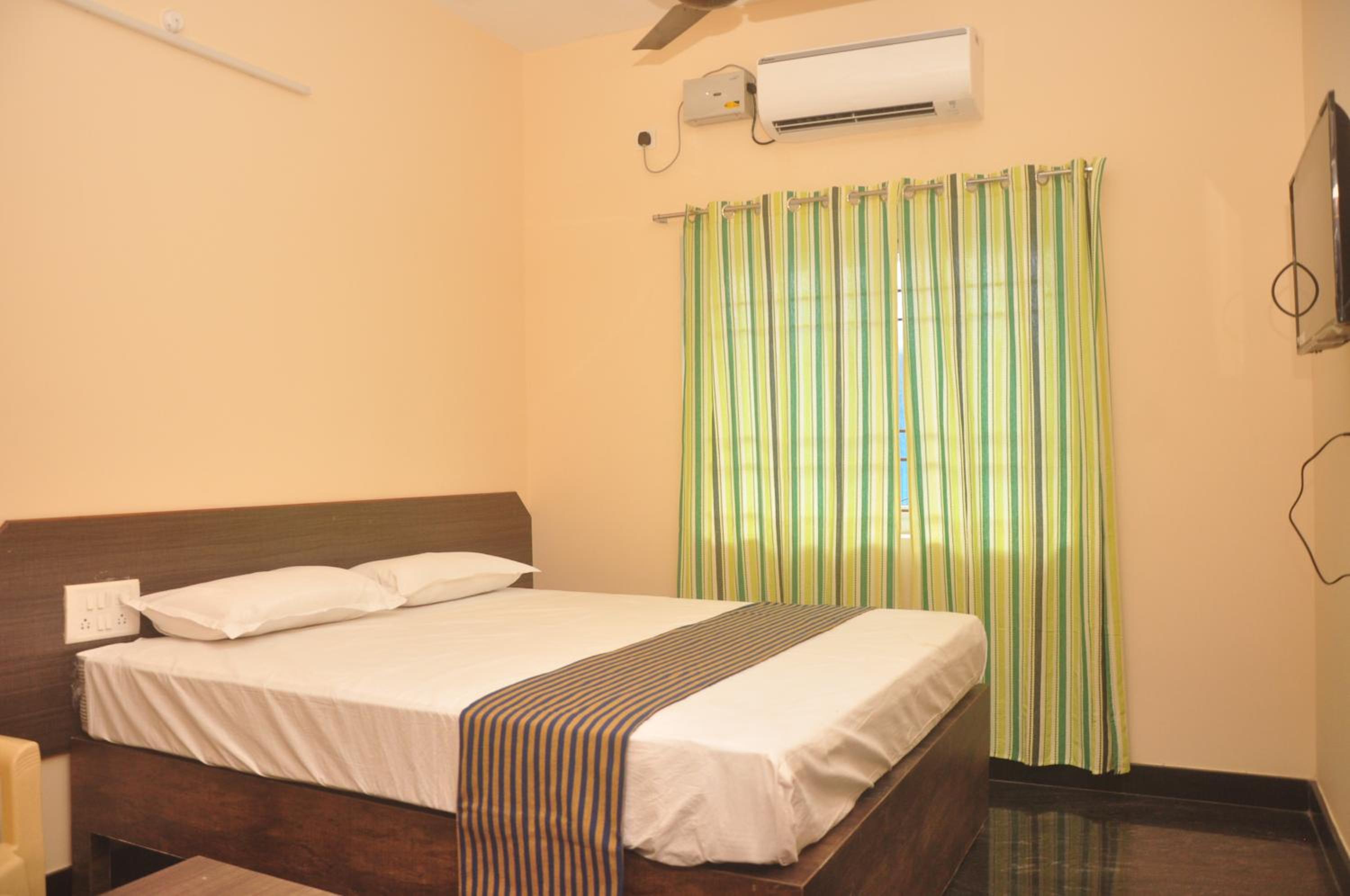 Budget Double Room - Photo 6