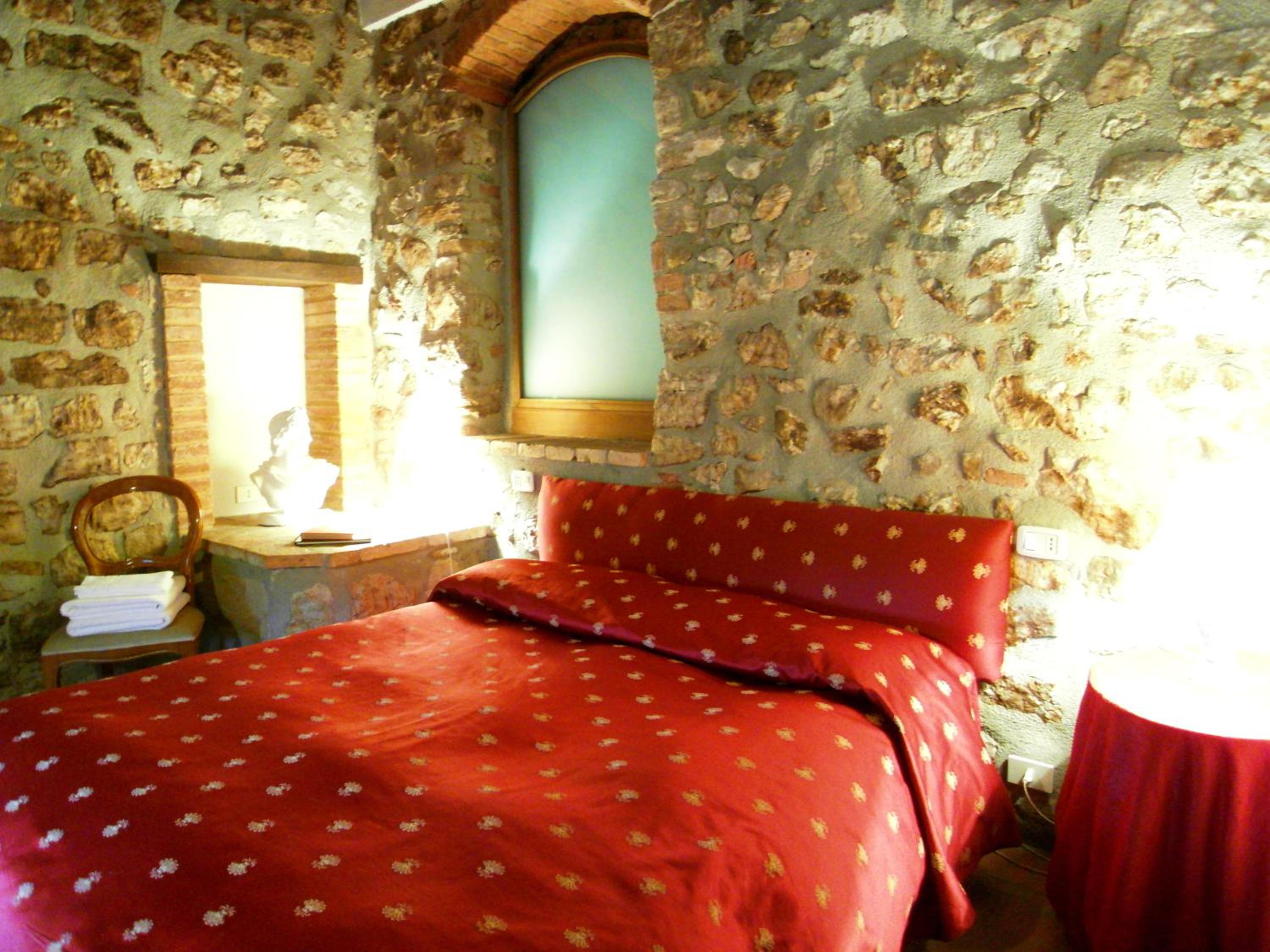 Apartment - Split Level - Photo 1