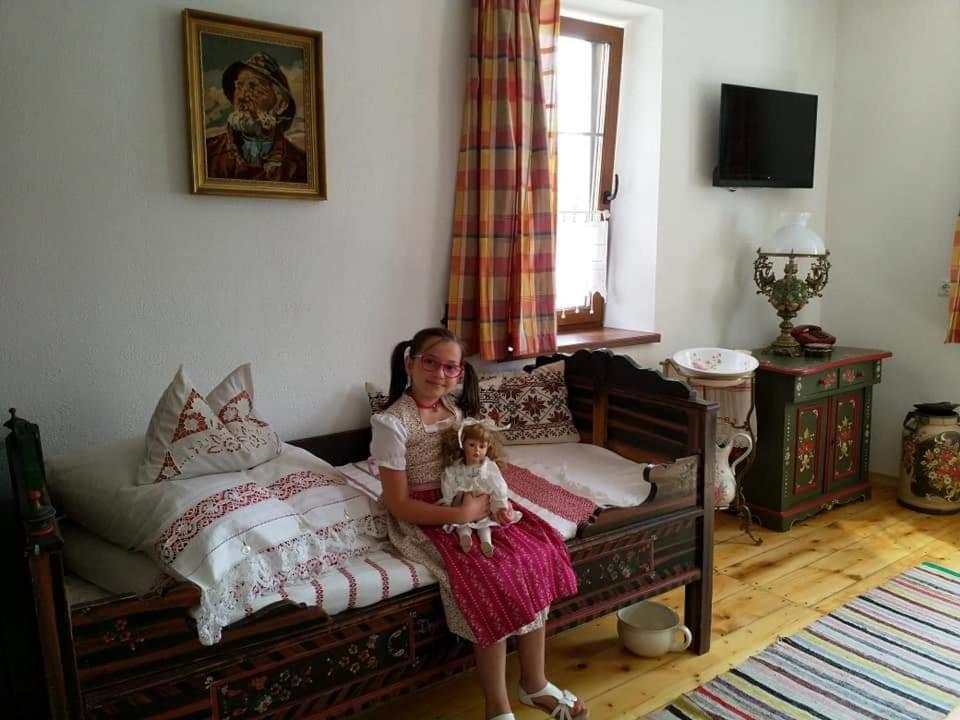 Family Room with Private Bathroom - Photo 2