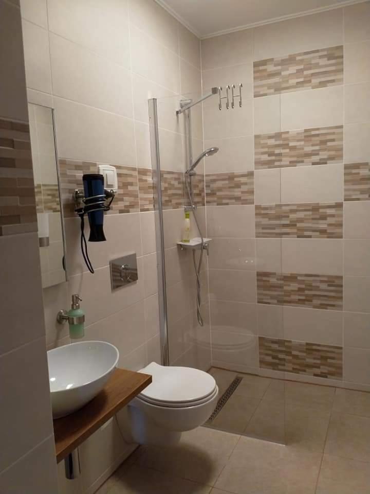 Family Room with Private Bathroom - Photo 4