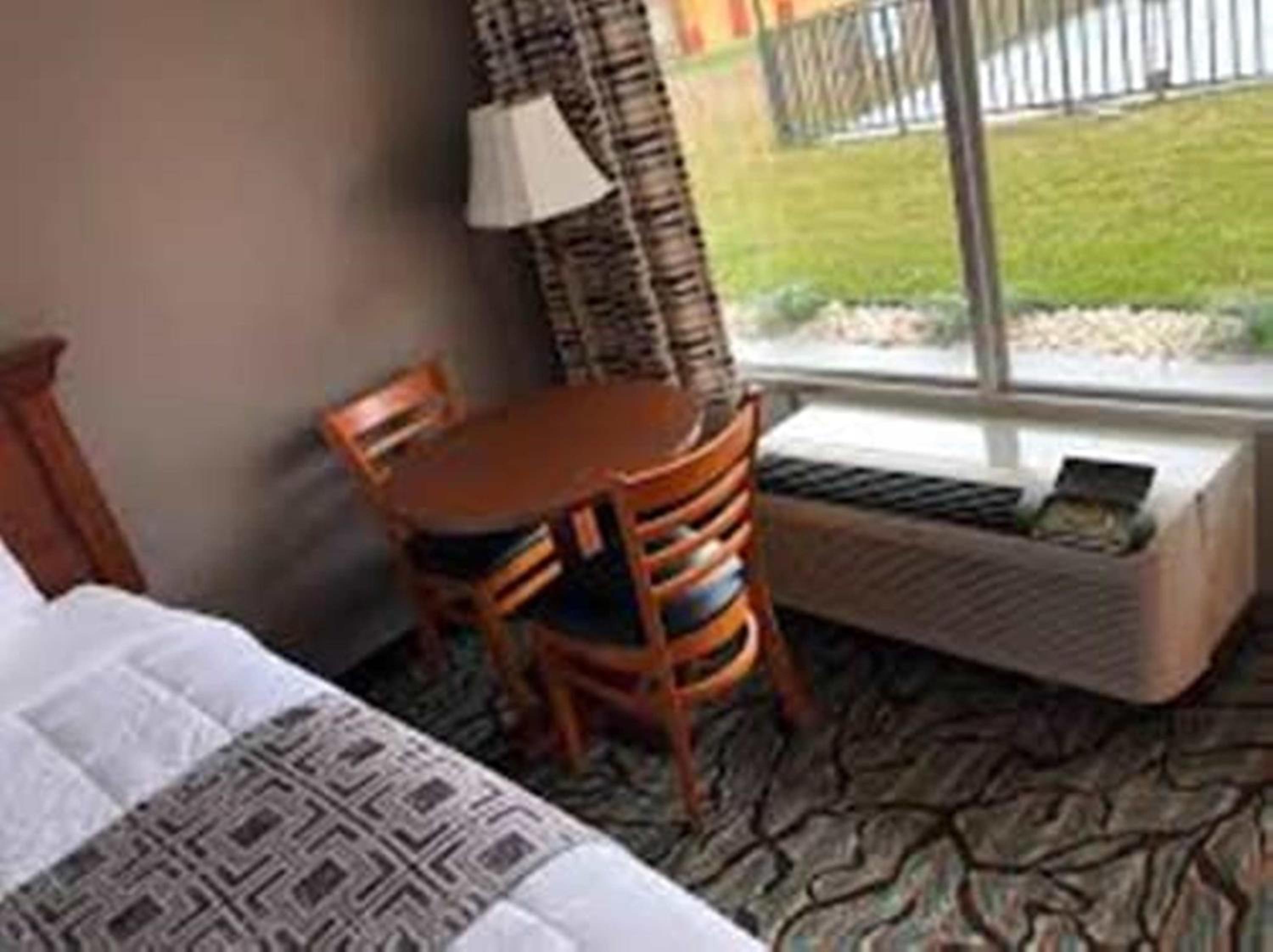 King Room - Non-Smoking - Photo 3