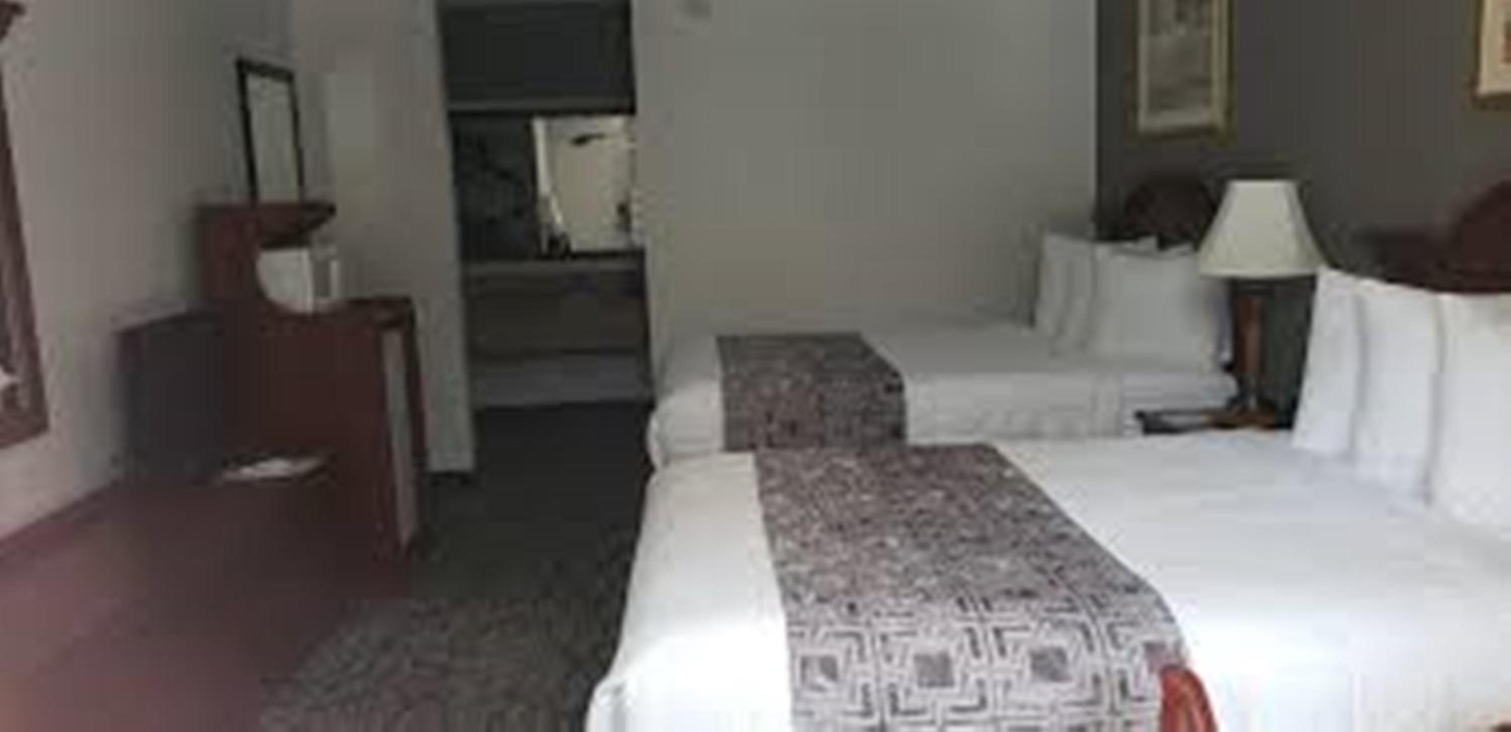 Double Room with Two Double Beds - Non-Smoking - Photo 4