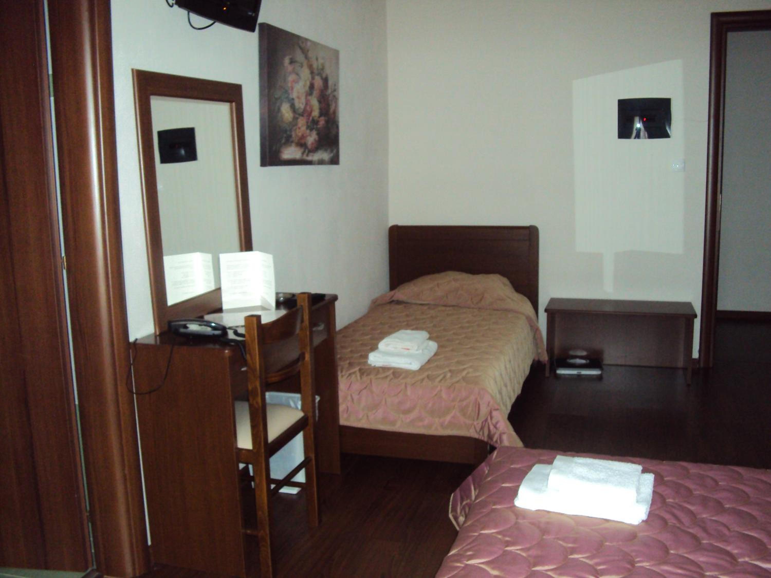 Triple Room - Photo 2