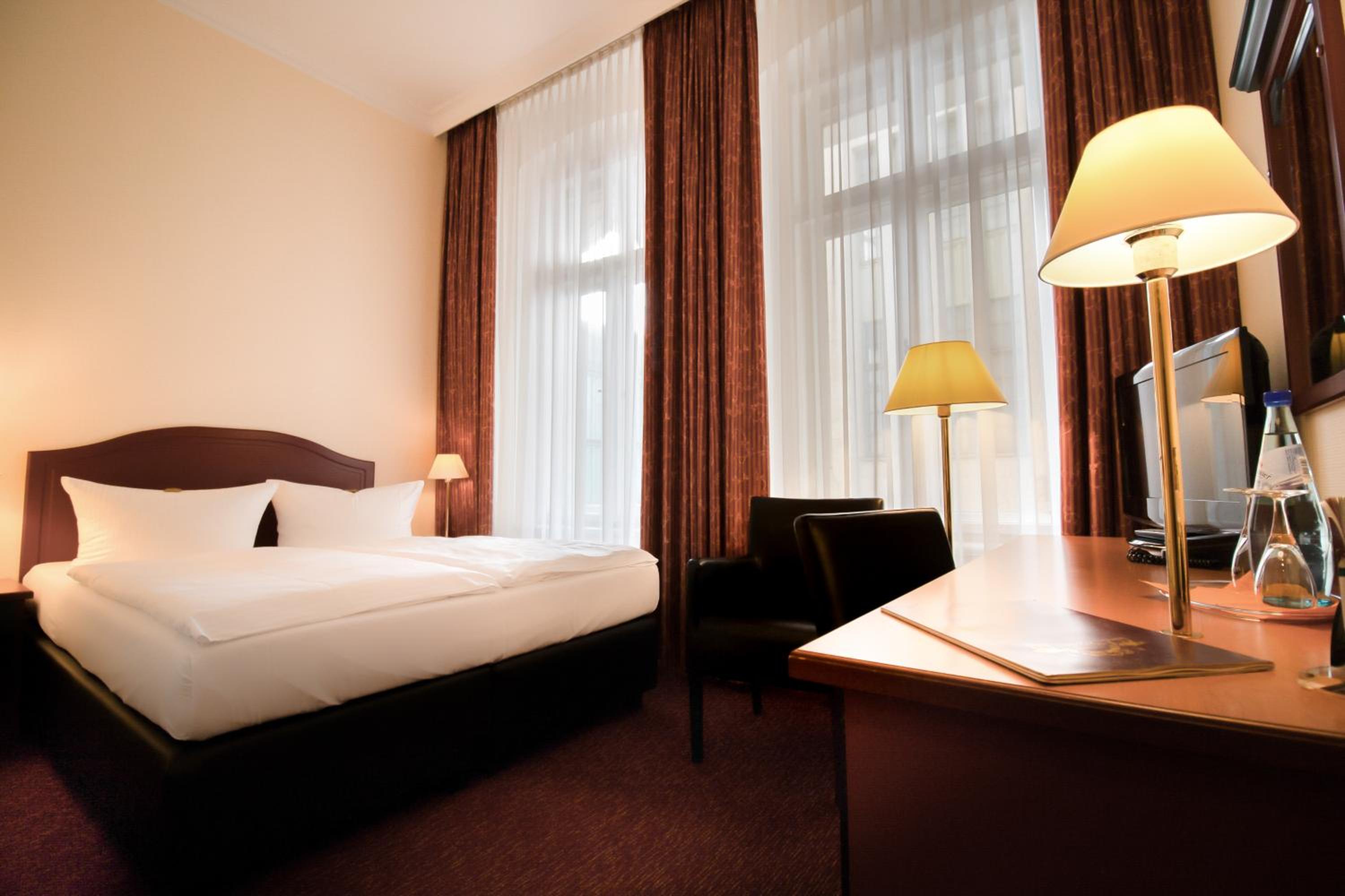 Small Double Room - Photo 1
