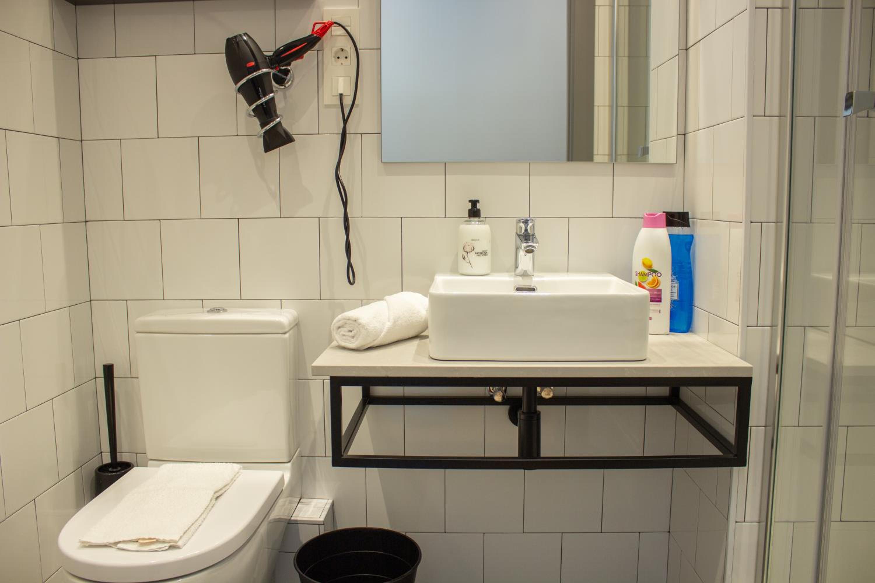 Double Room - Photo 9