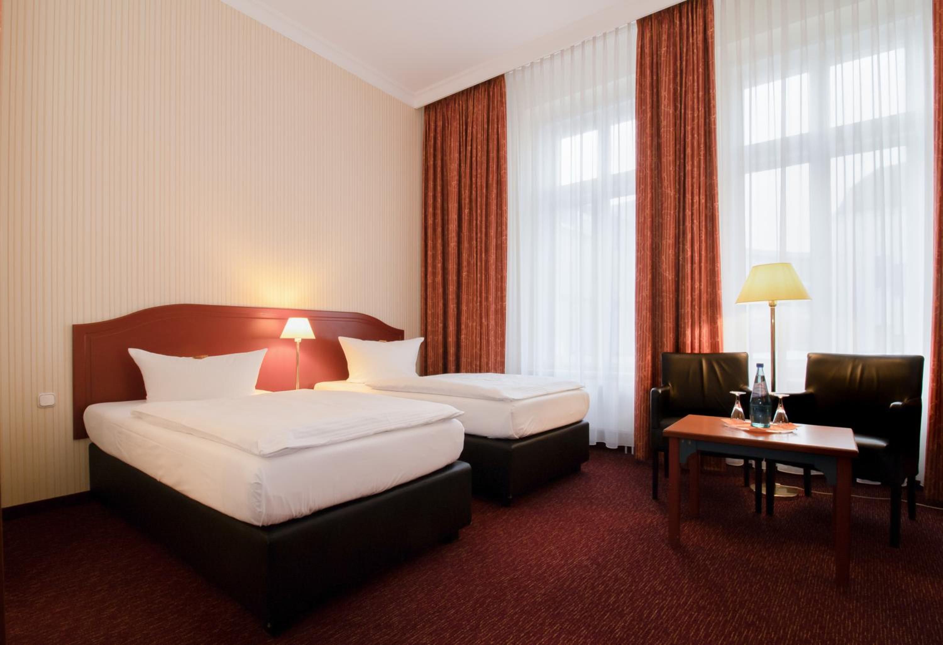 Standard Twin Room - Photo 1