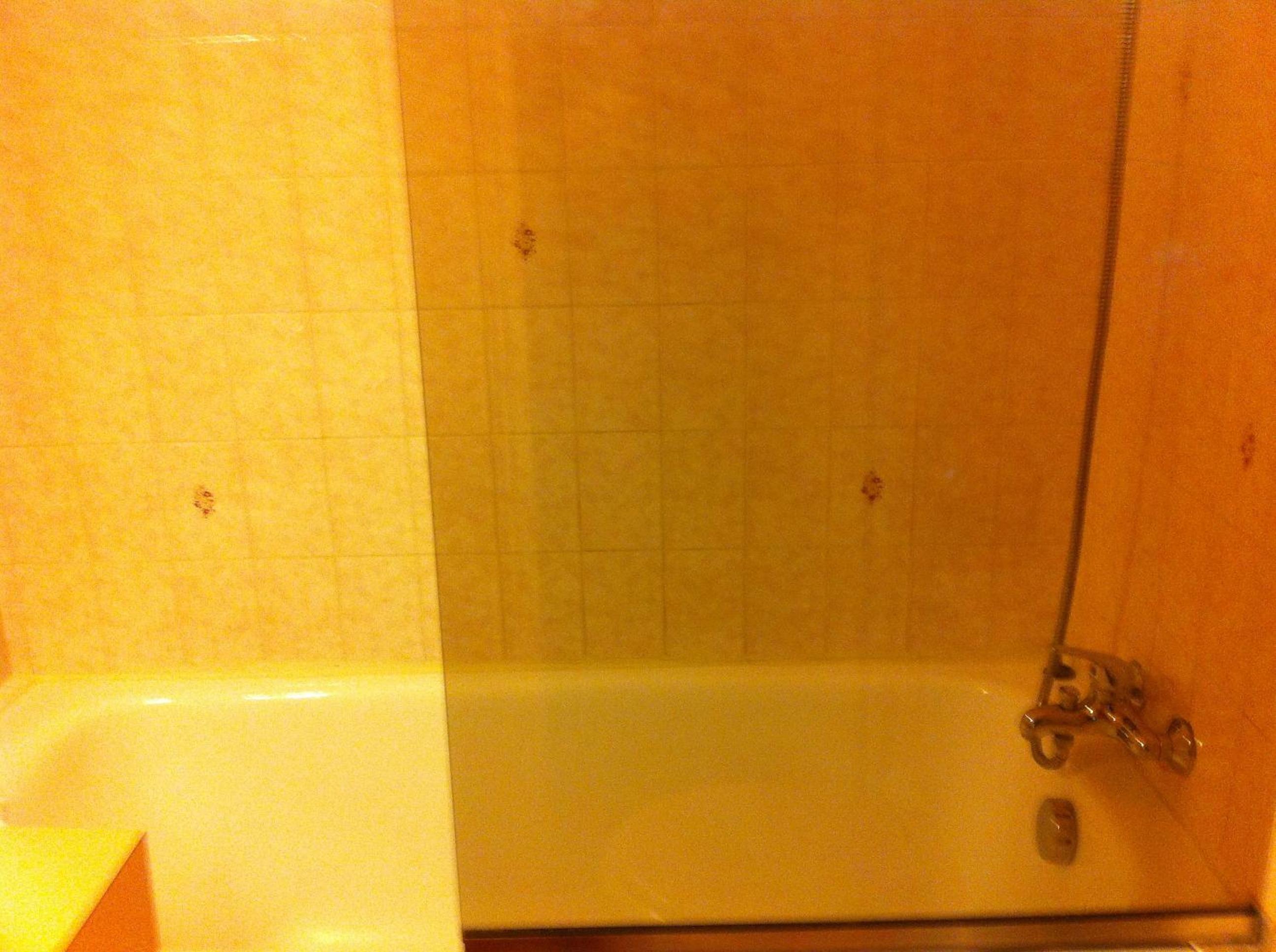 Twin Room with Private Bathroom - Photo 3