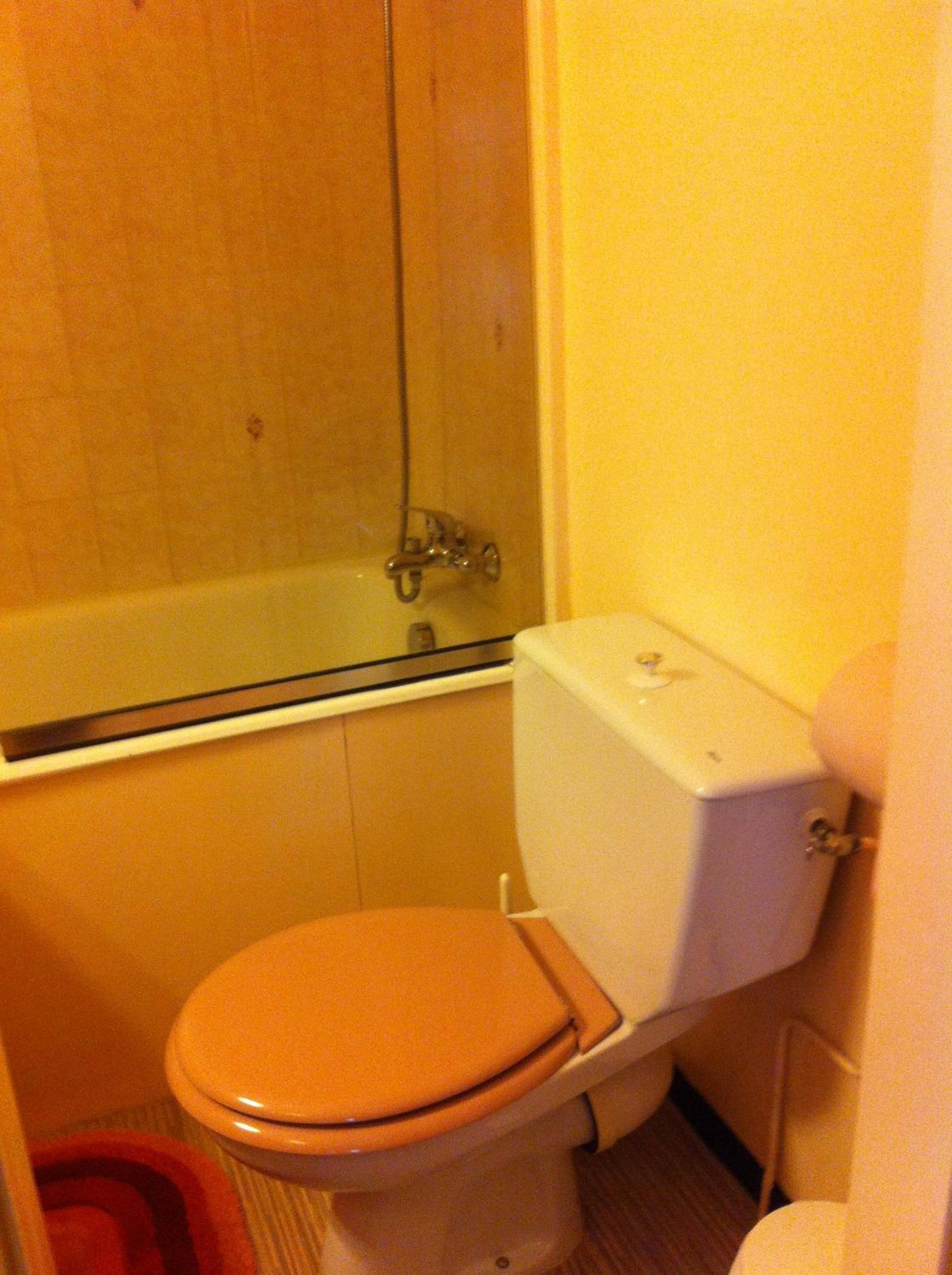 Twin Room with Private Bathroom - Photo 6